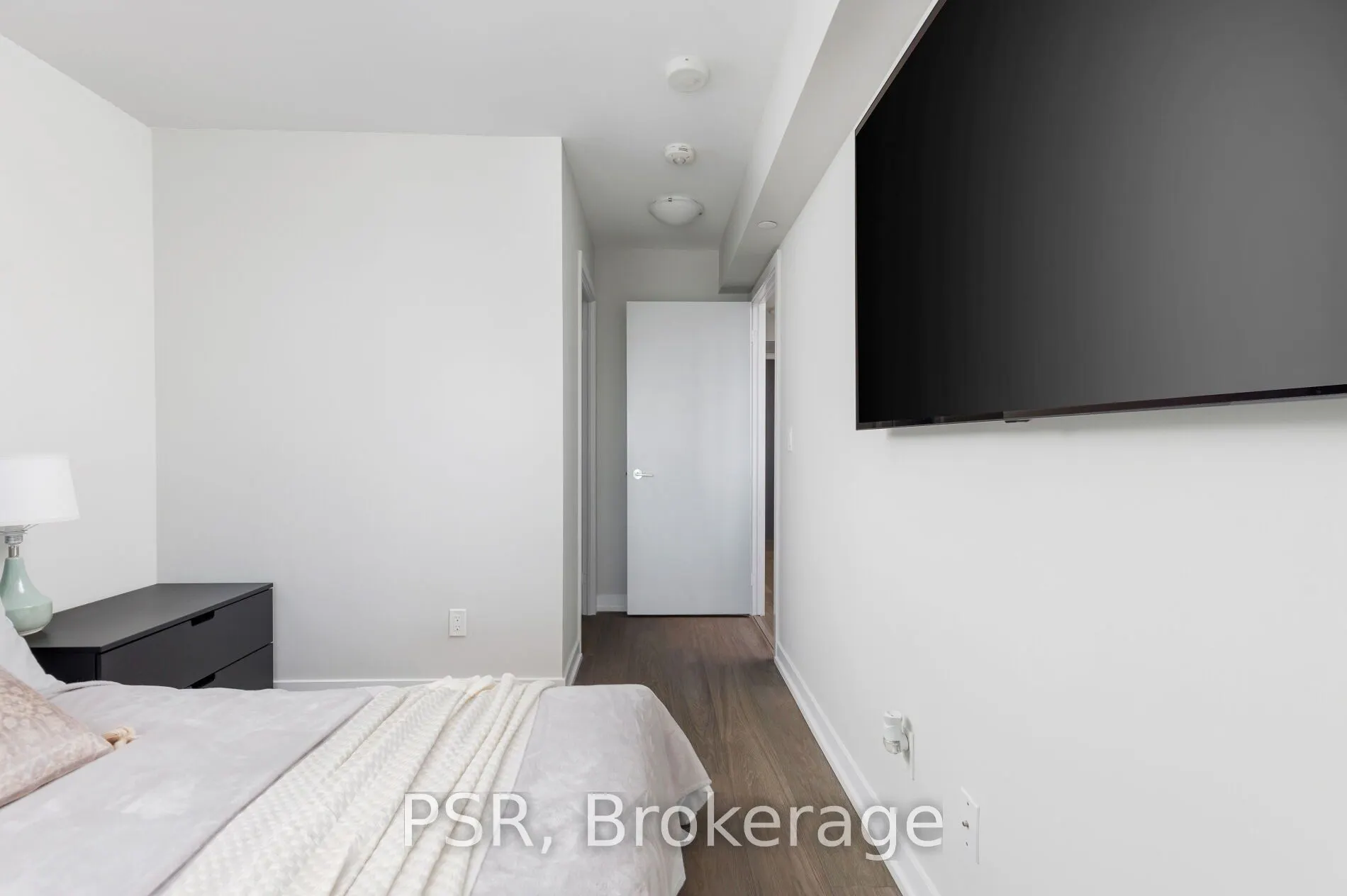 8 Trent Avenue, #1017