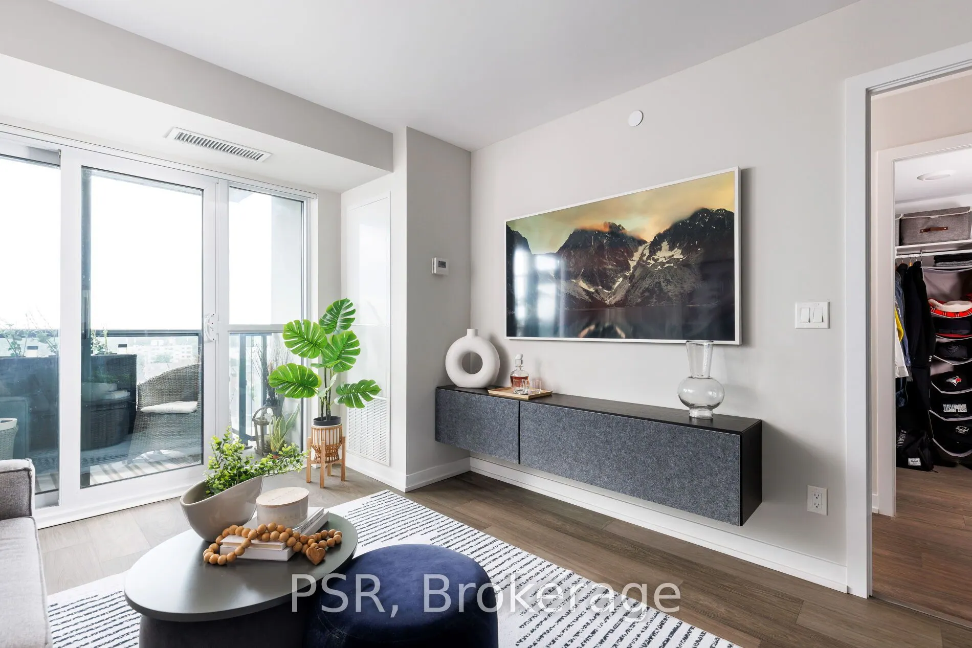 8 Trent Avenue, #1017