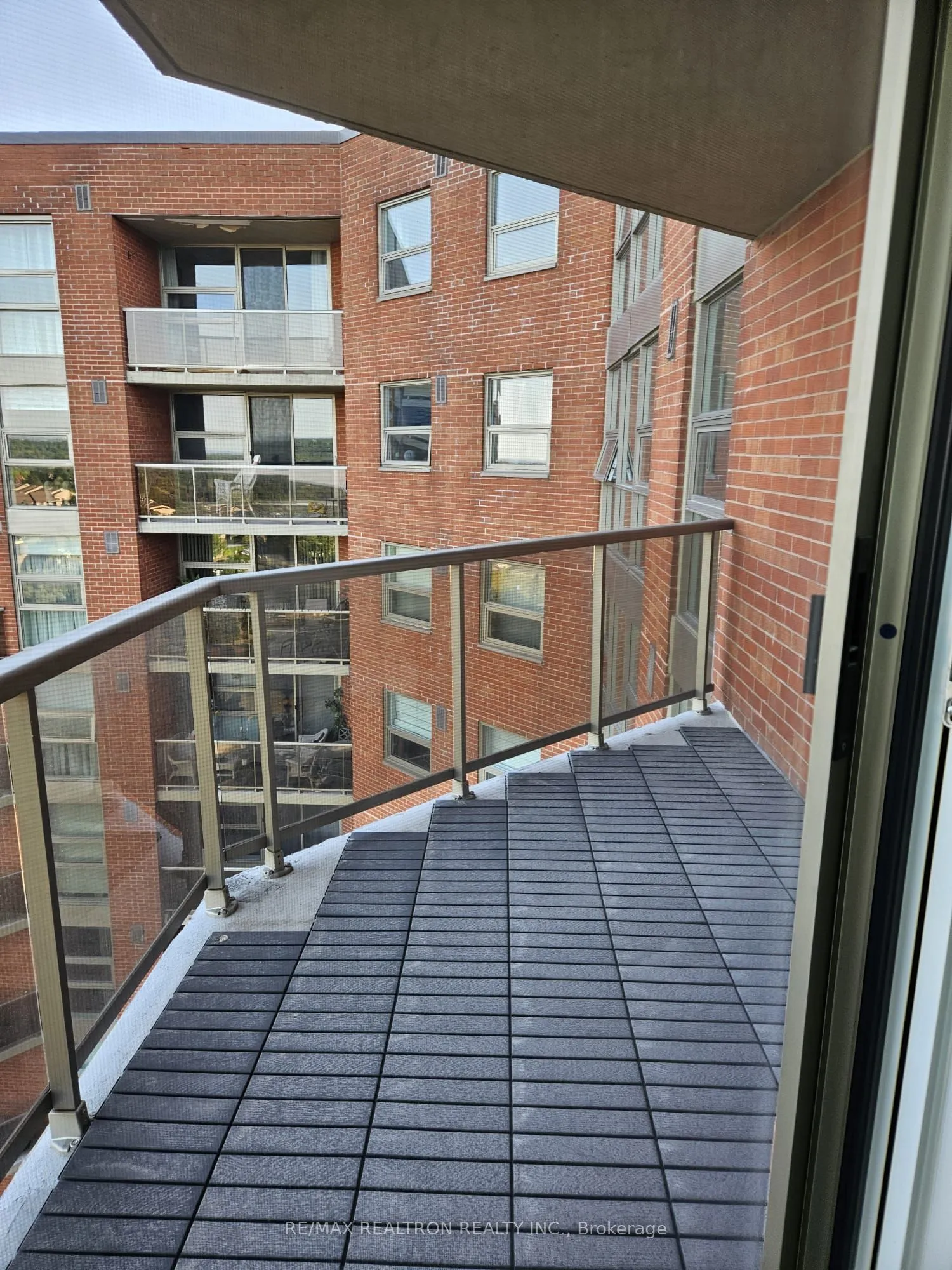 20 Dean Park Road, #1111