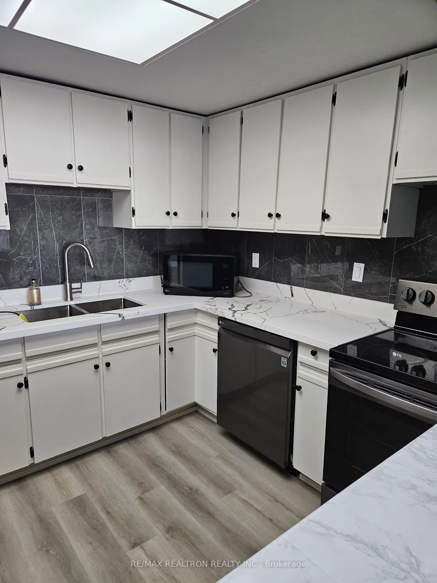 20 Dean Park Road, #1111