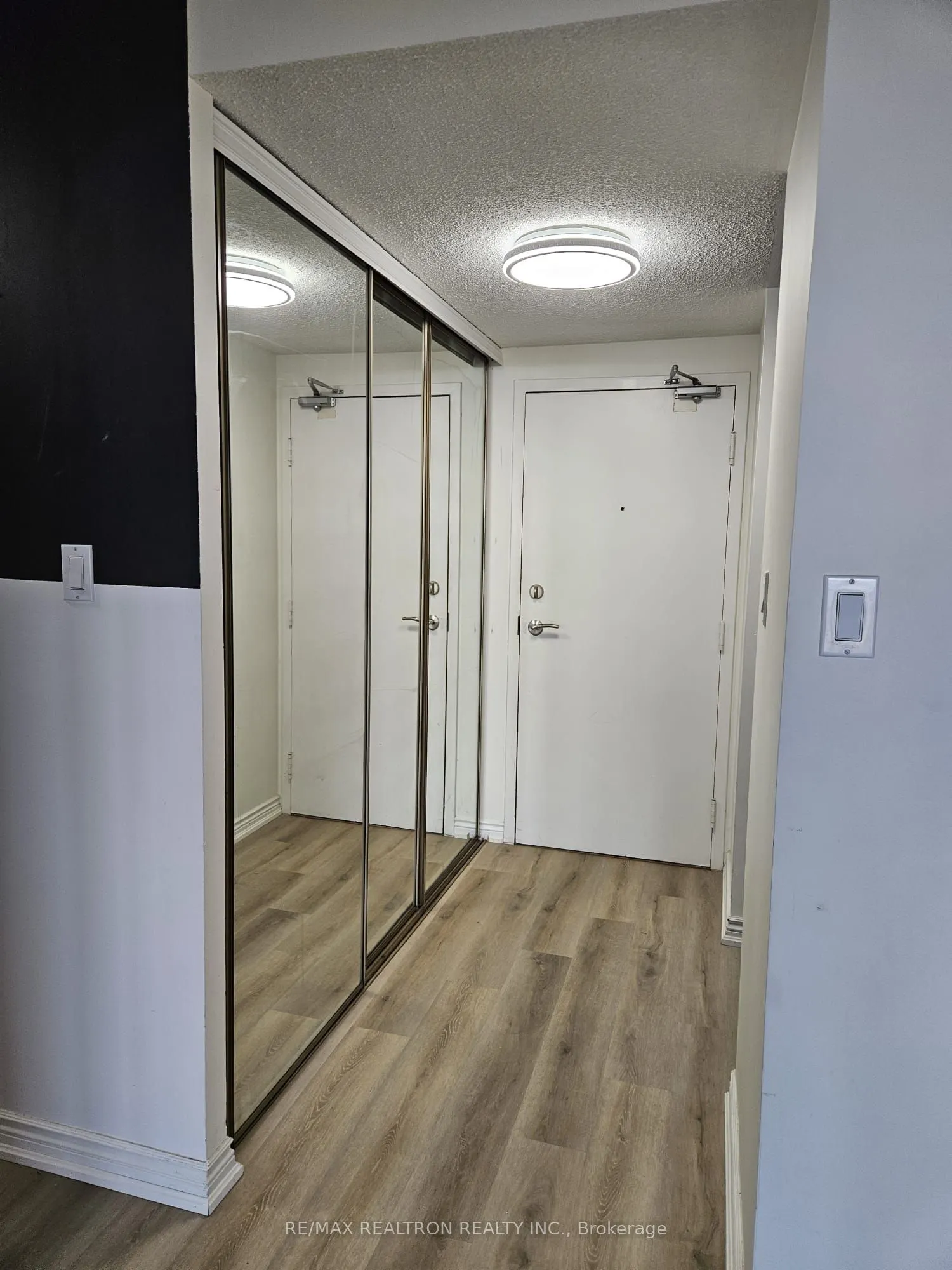 20 Dean Park Road, #1111