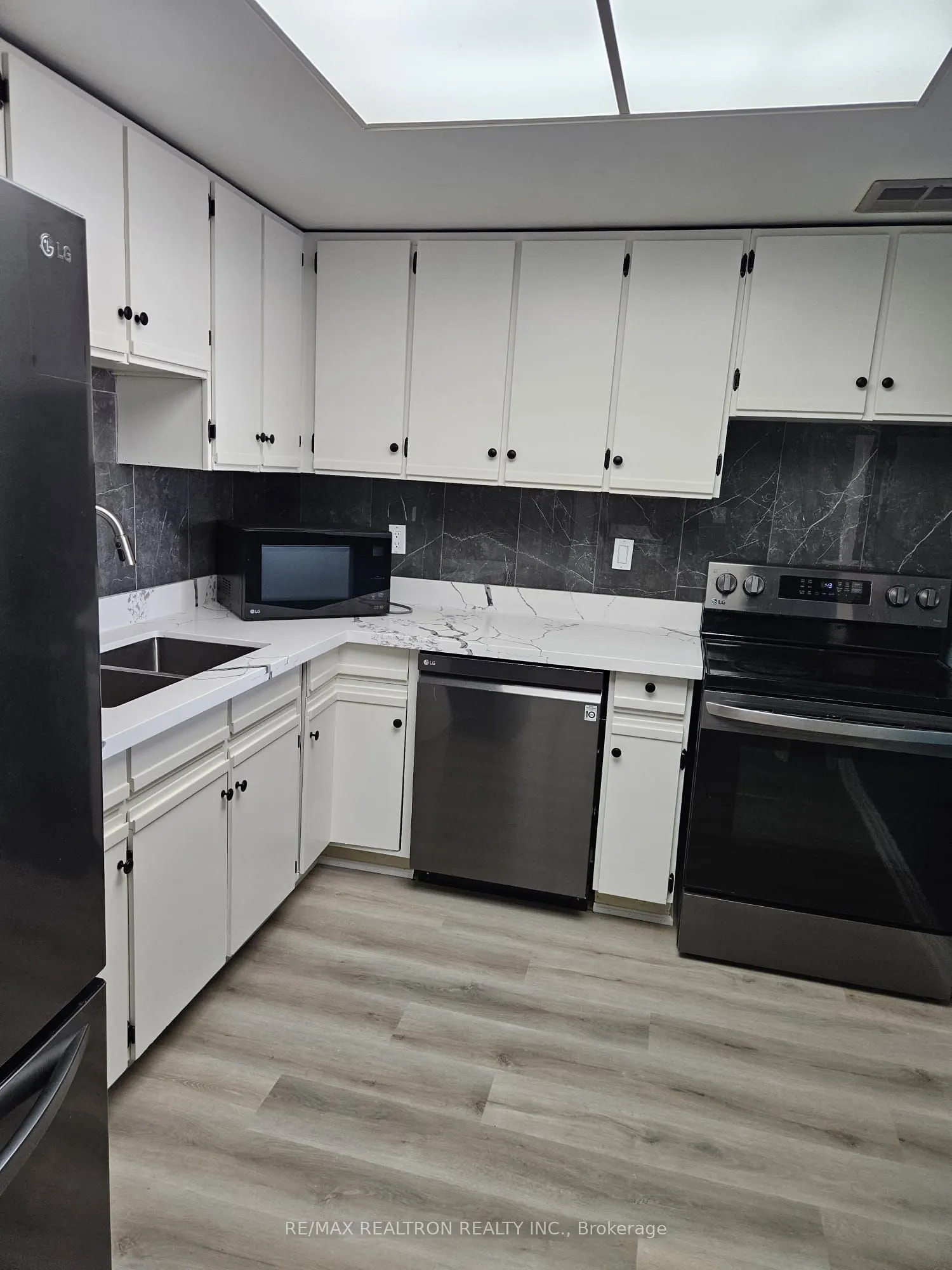 20 Dean Park Road, #1111