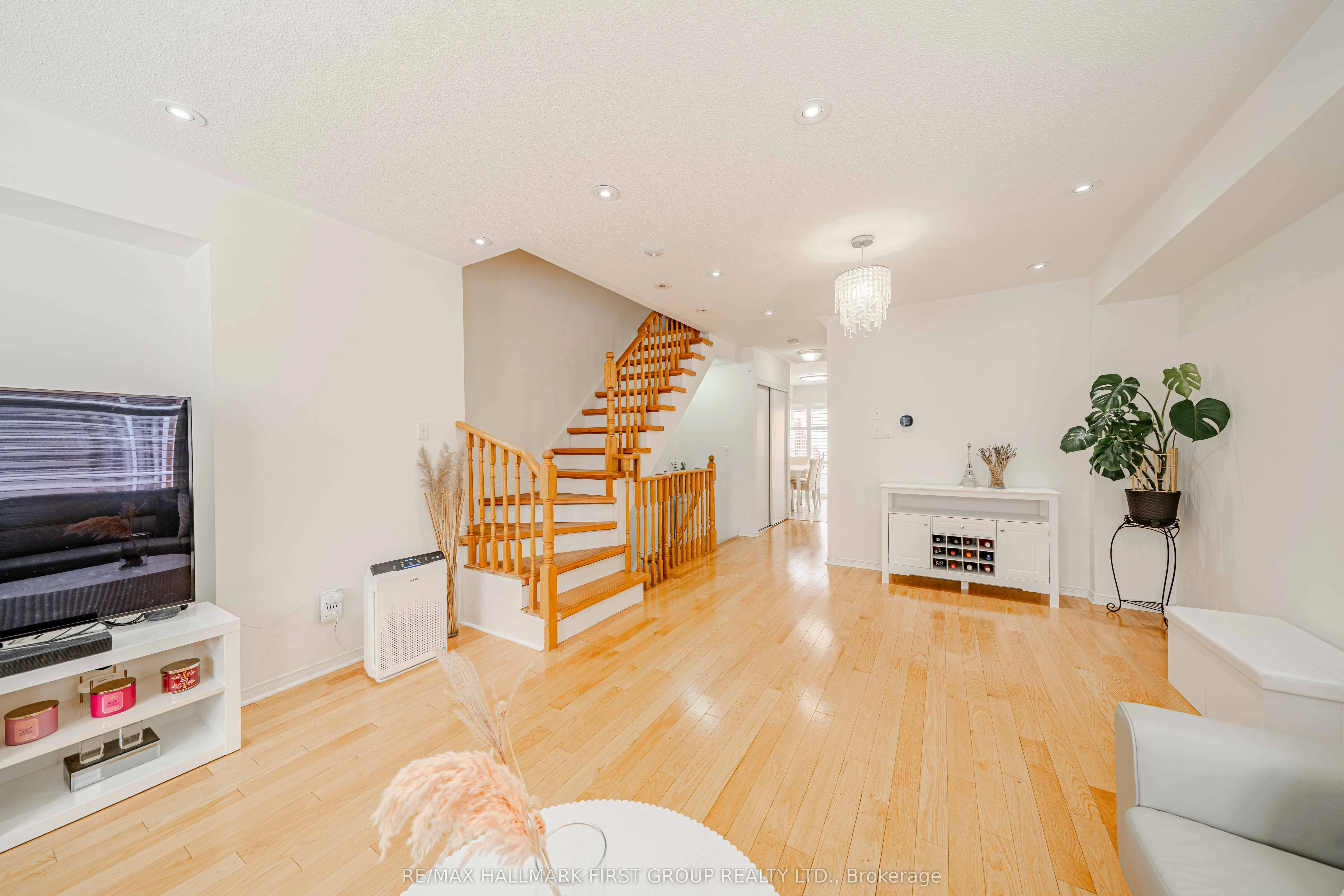 2790 Eglinton Avenue E, #1
