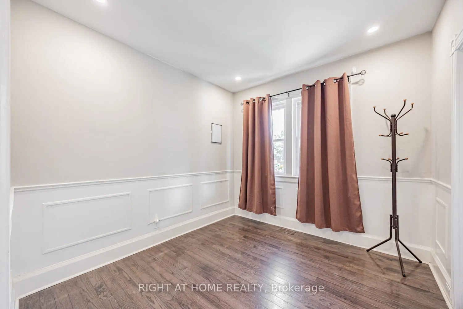 390 Jarvis Street