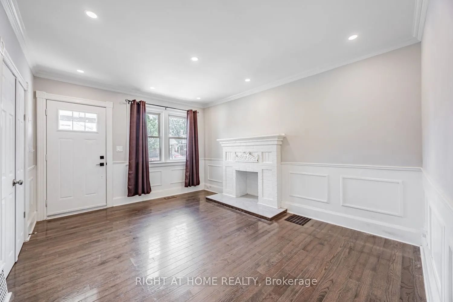 390 Jarvis Street