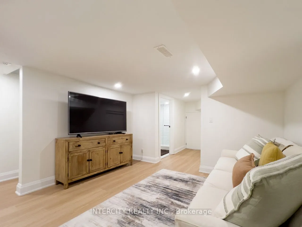 92 Dagmar Avenue