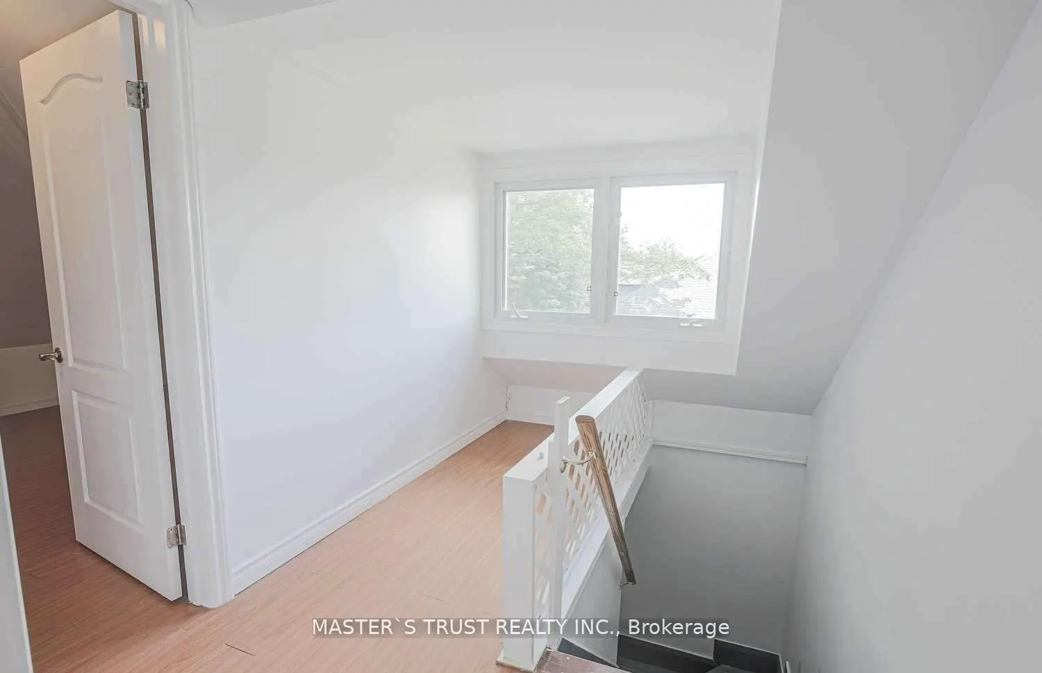 2668 Midland Avenue, #Upper