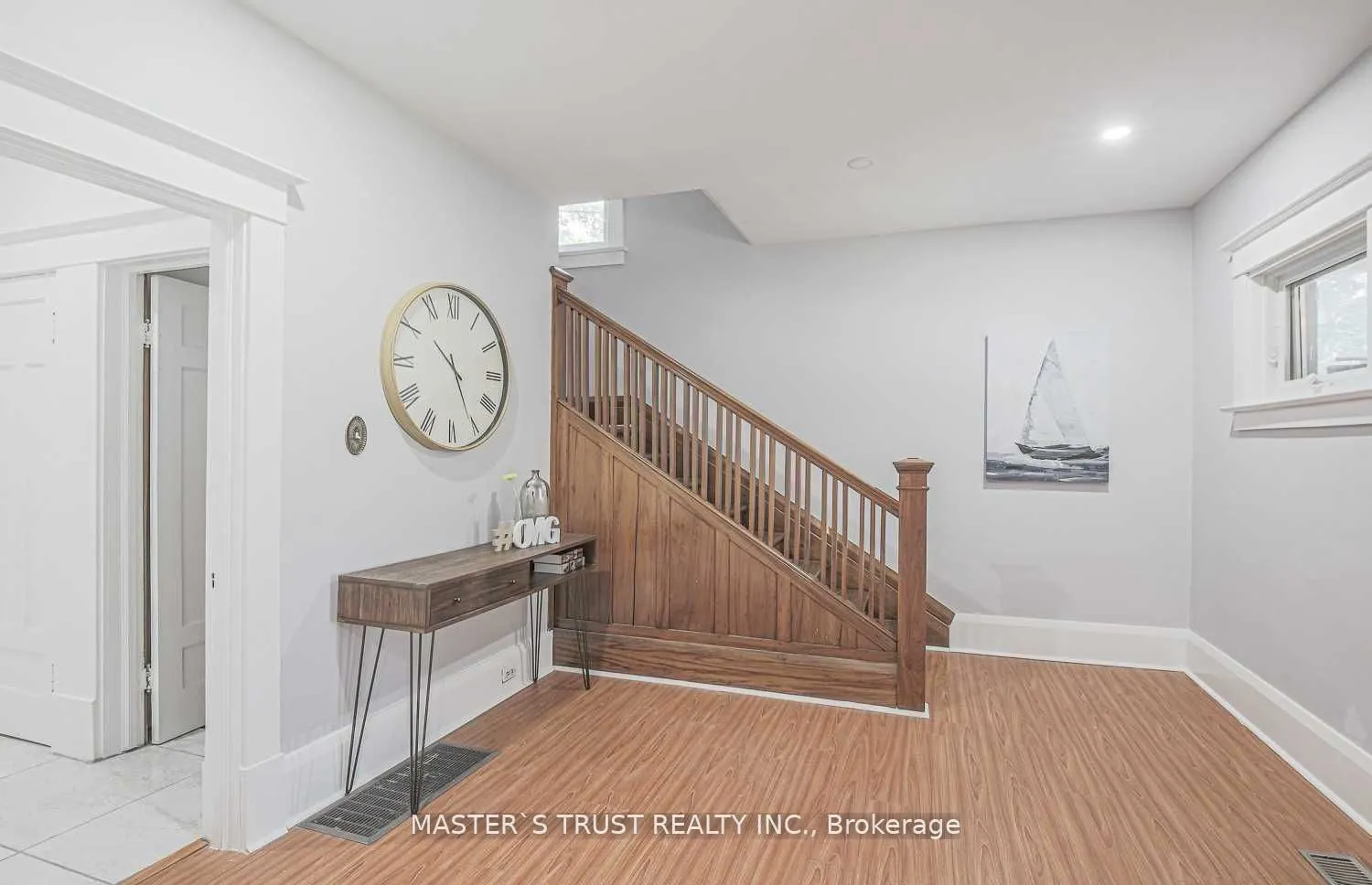 2668 Midland Avenue, #Upper
