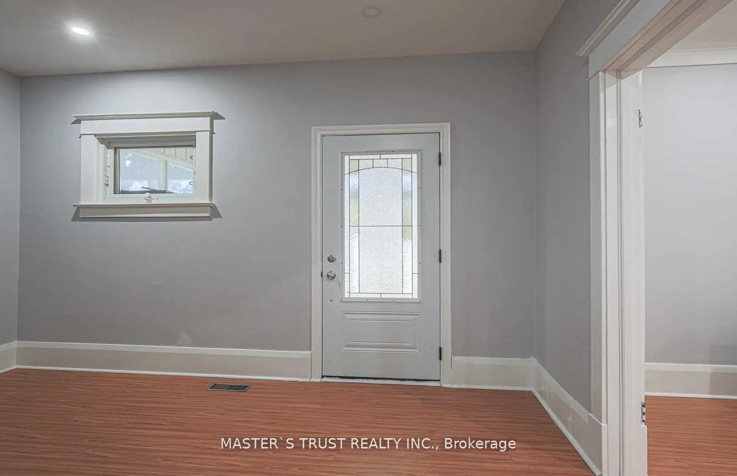 2668 Midland Avenue, #Upper