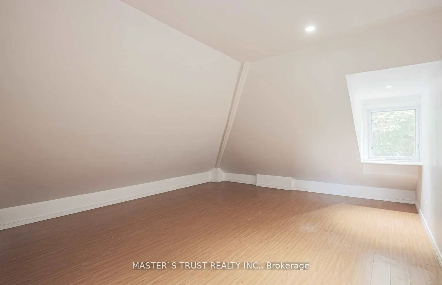 2668 Midland Avenue, #Upper