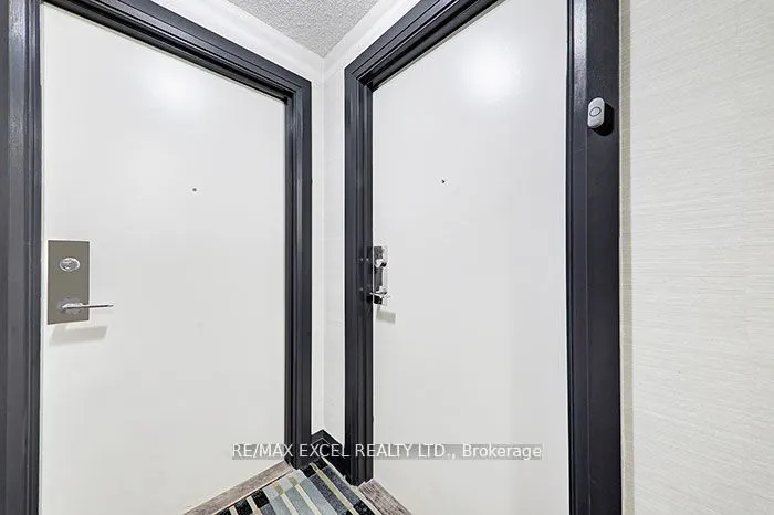 25 Town Centre Crt Street S, #608