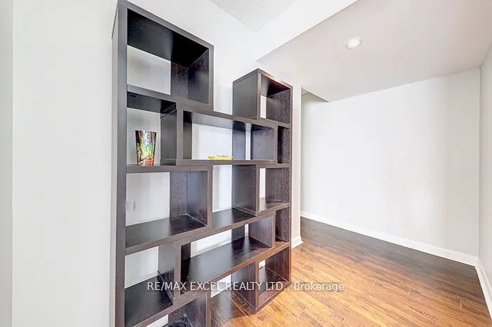 25 Town Centre Crt Street S, #608