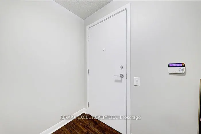 25 Town Centre Crt Street S, #608