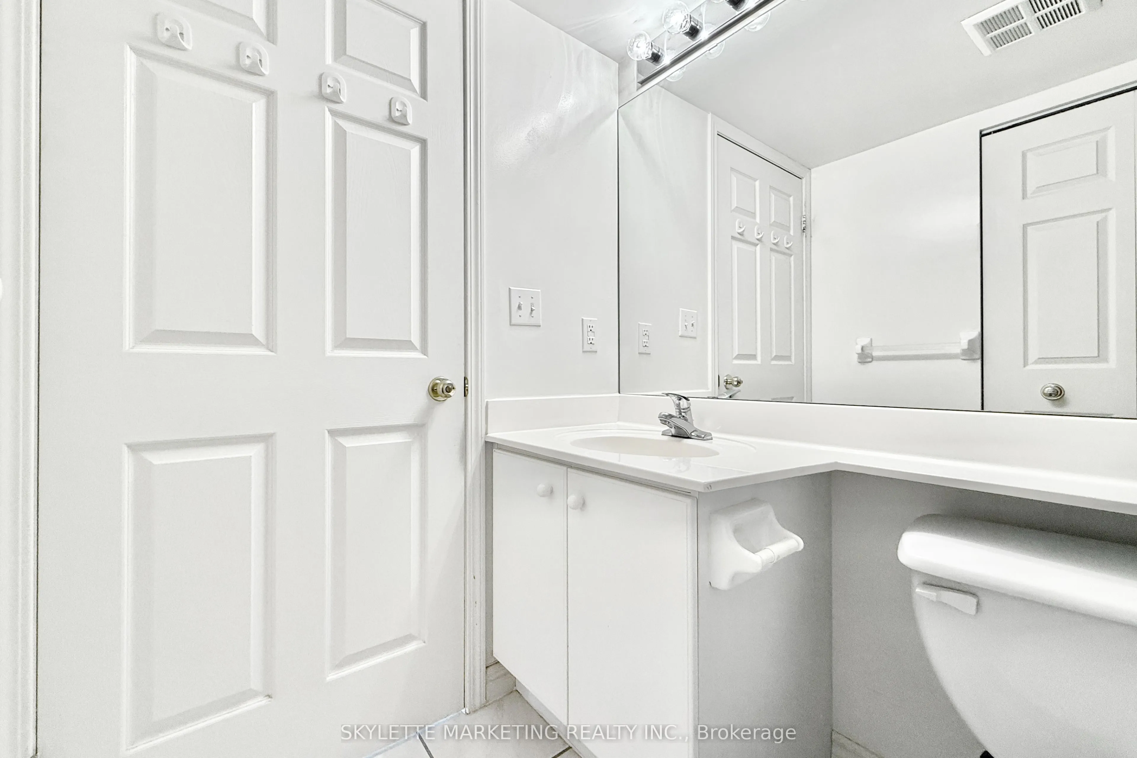5039 Finch Avenue E, #1109