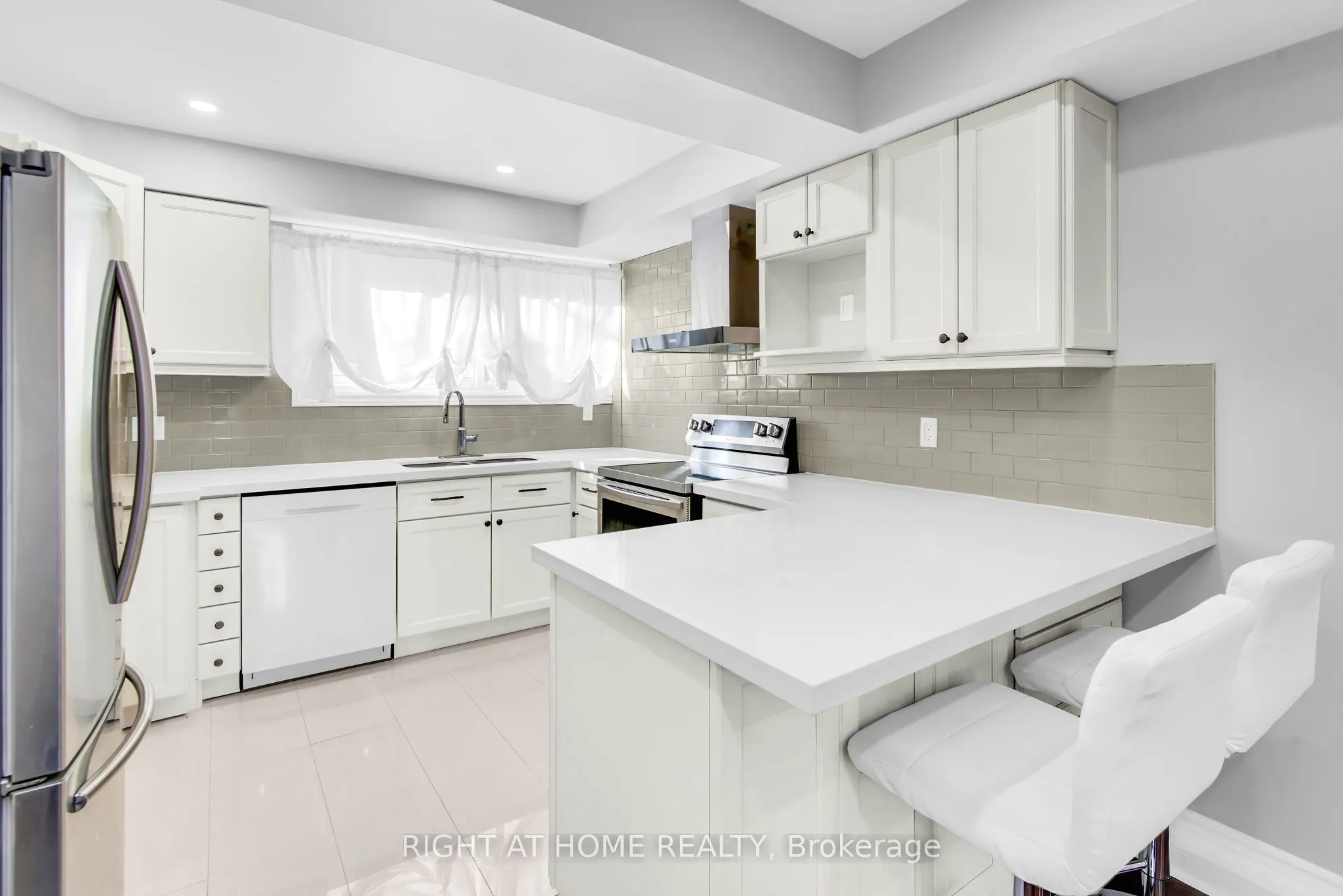 2716 St Clair Avenue E, #13