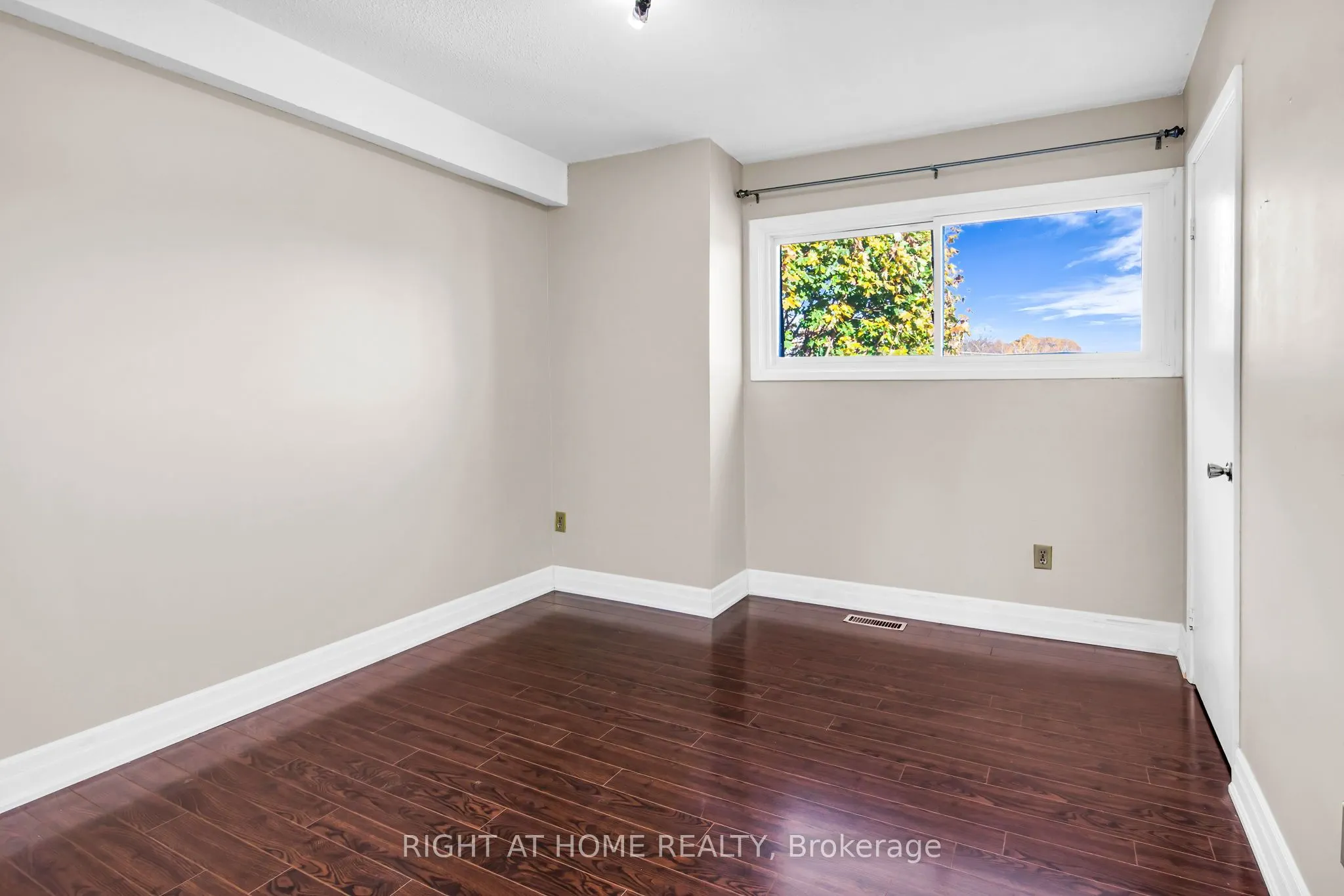 2716 St Clair Avenue E, #13