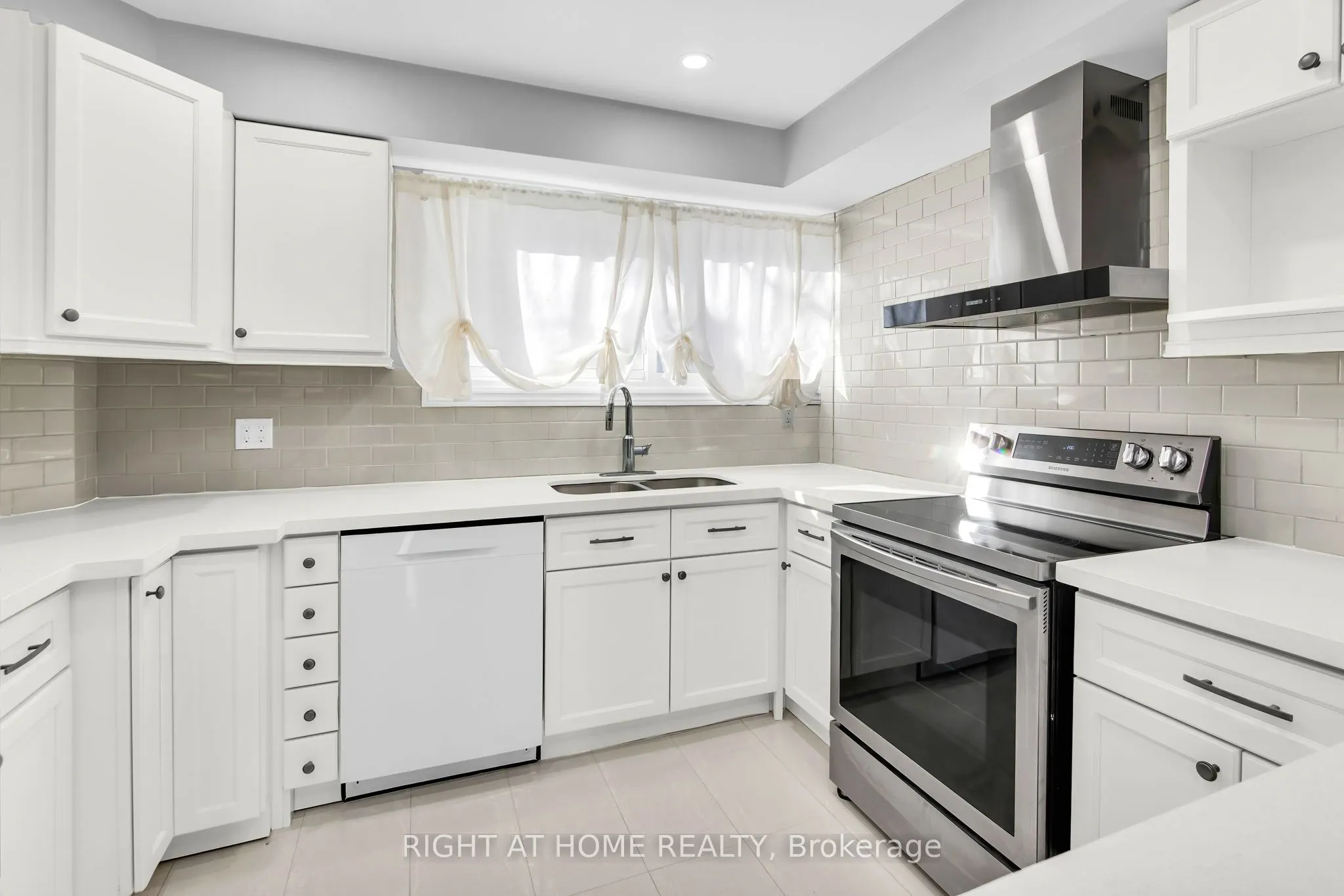 2716 St Clair Avenue E, #13