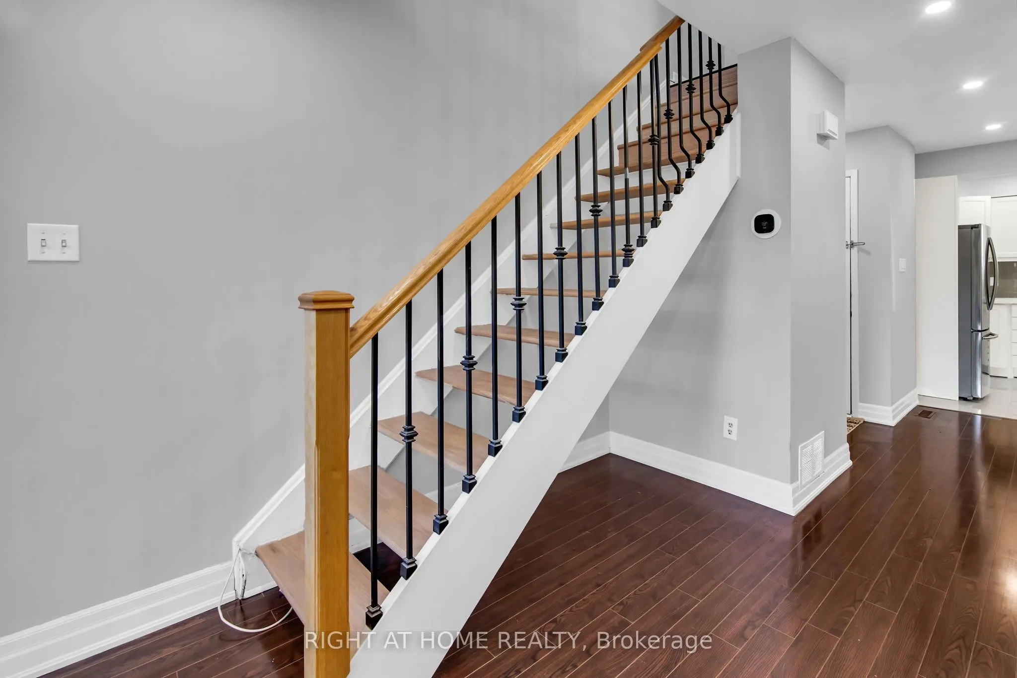 2716 St Clair Avenue E, #13