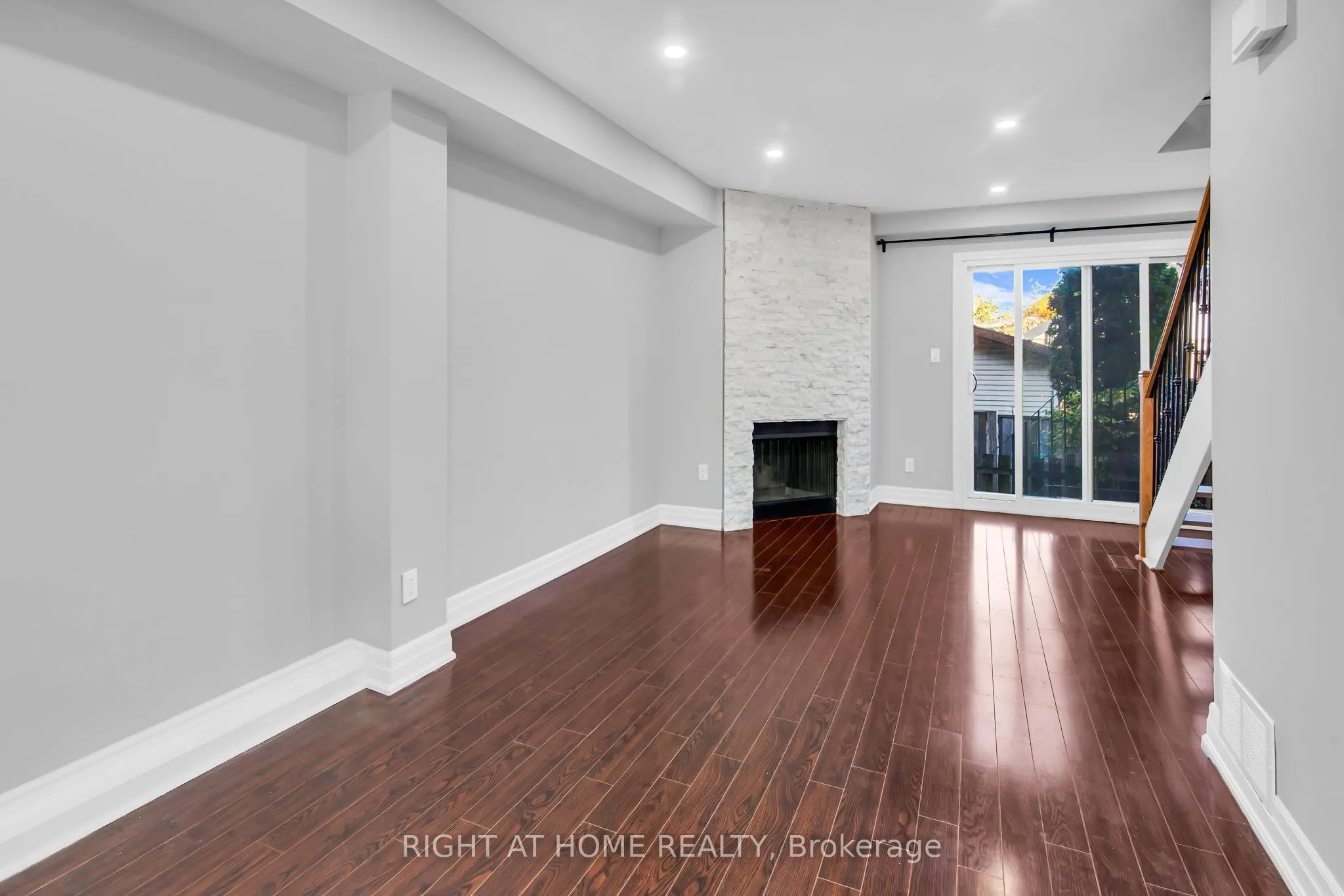 2716 St Clair Avenue E, #13