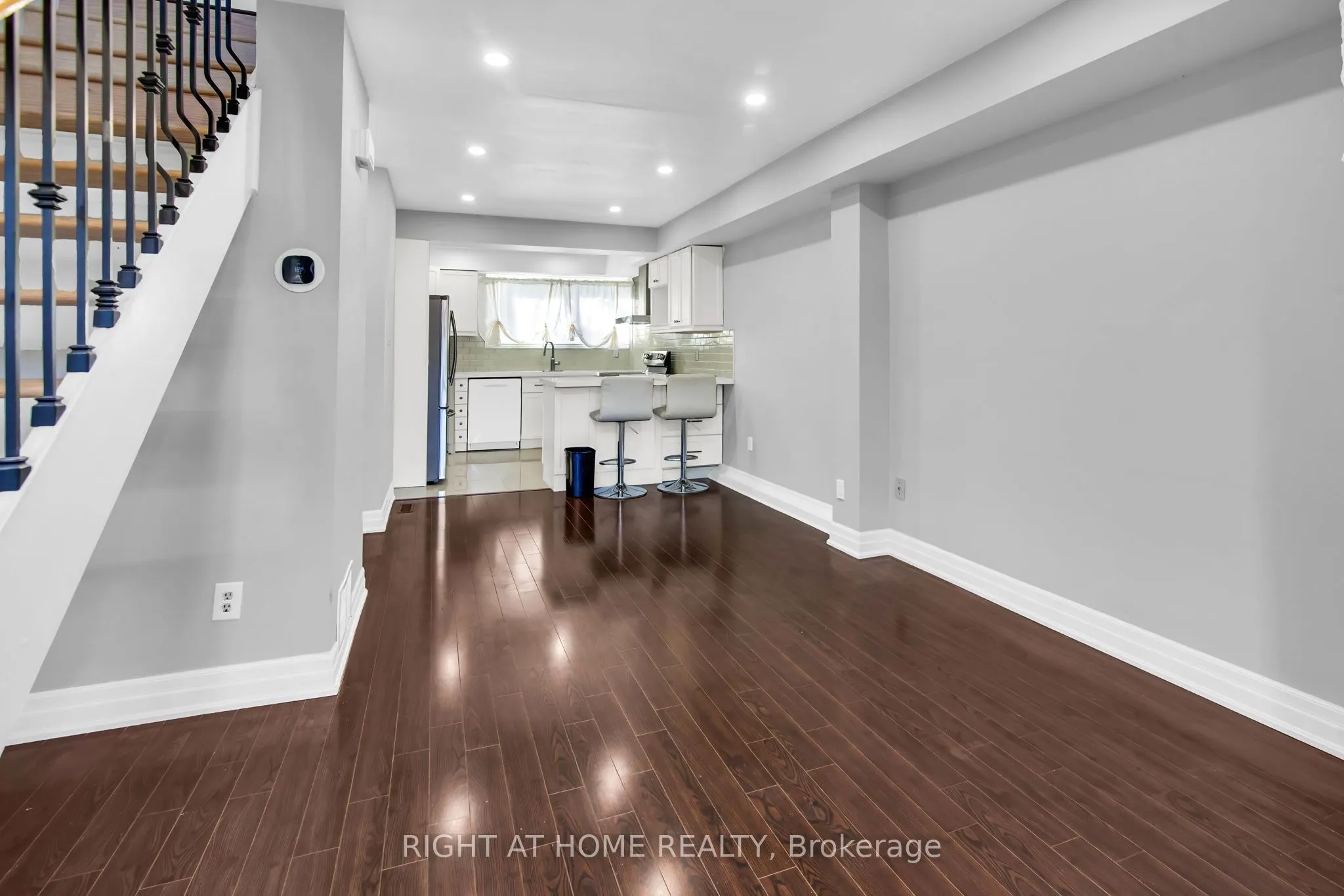 2716 St Clair Avenue E, #13