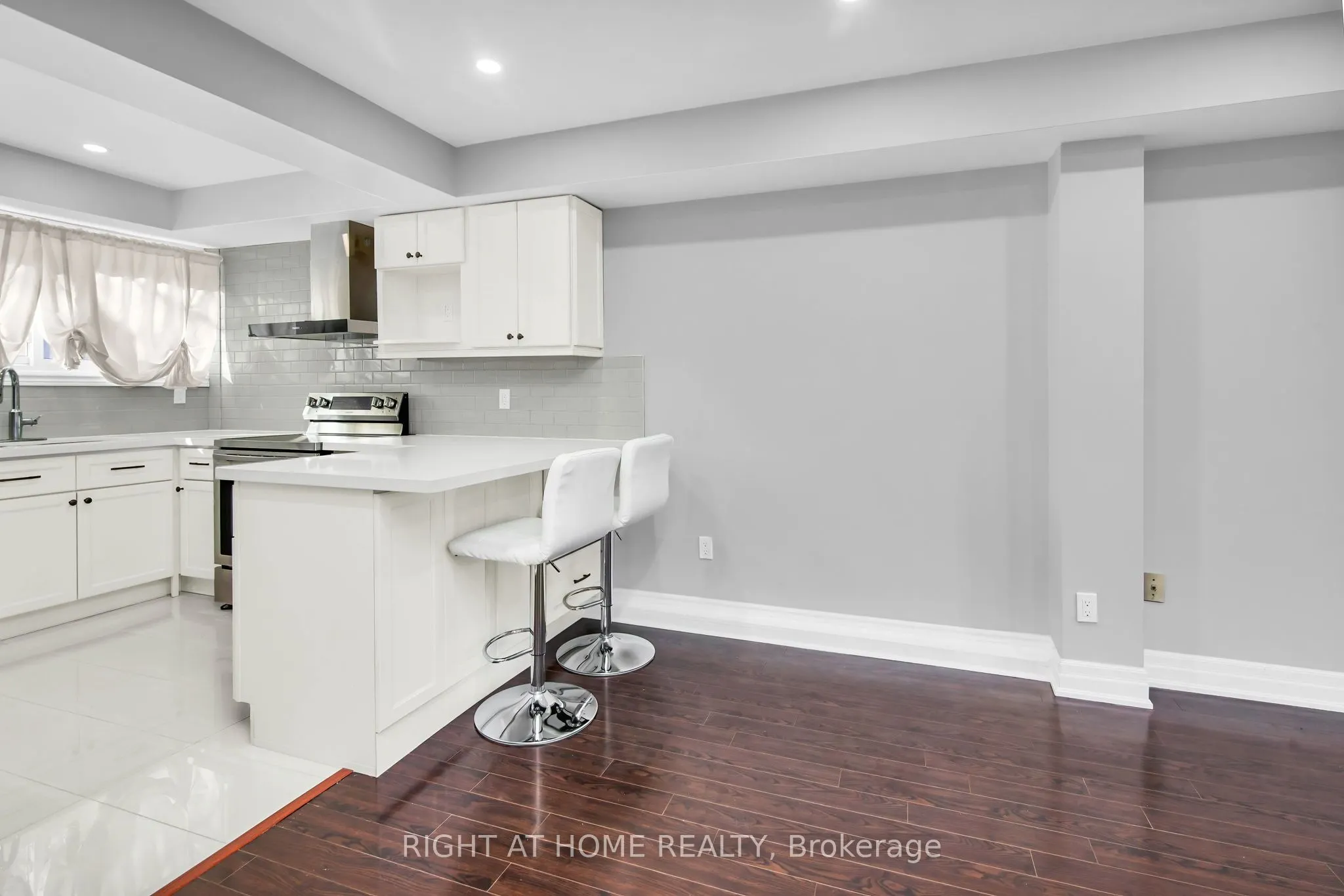 2716 St Clair Avenue E, #13