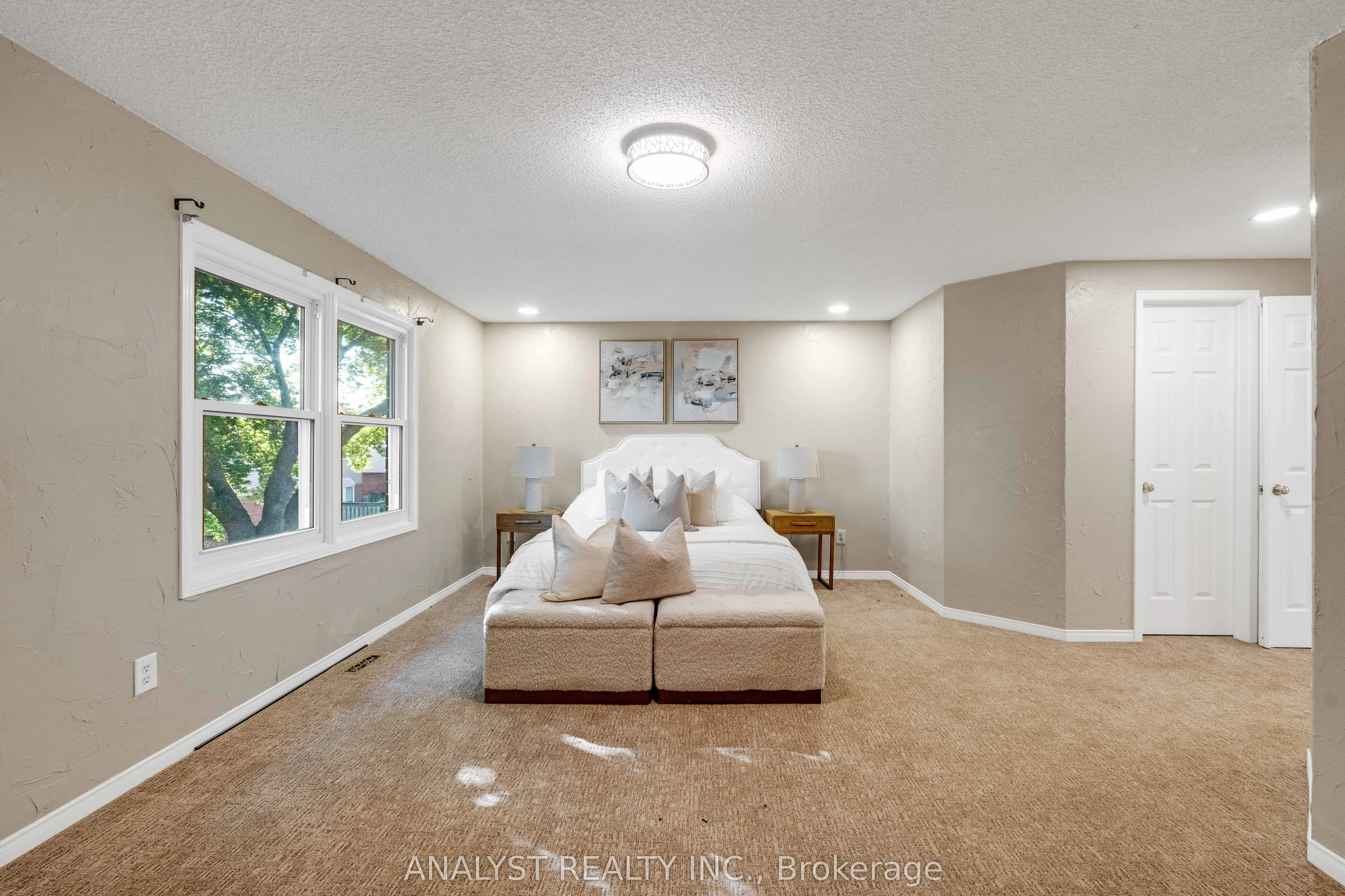 1090 longbow Drive