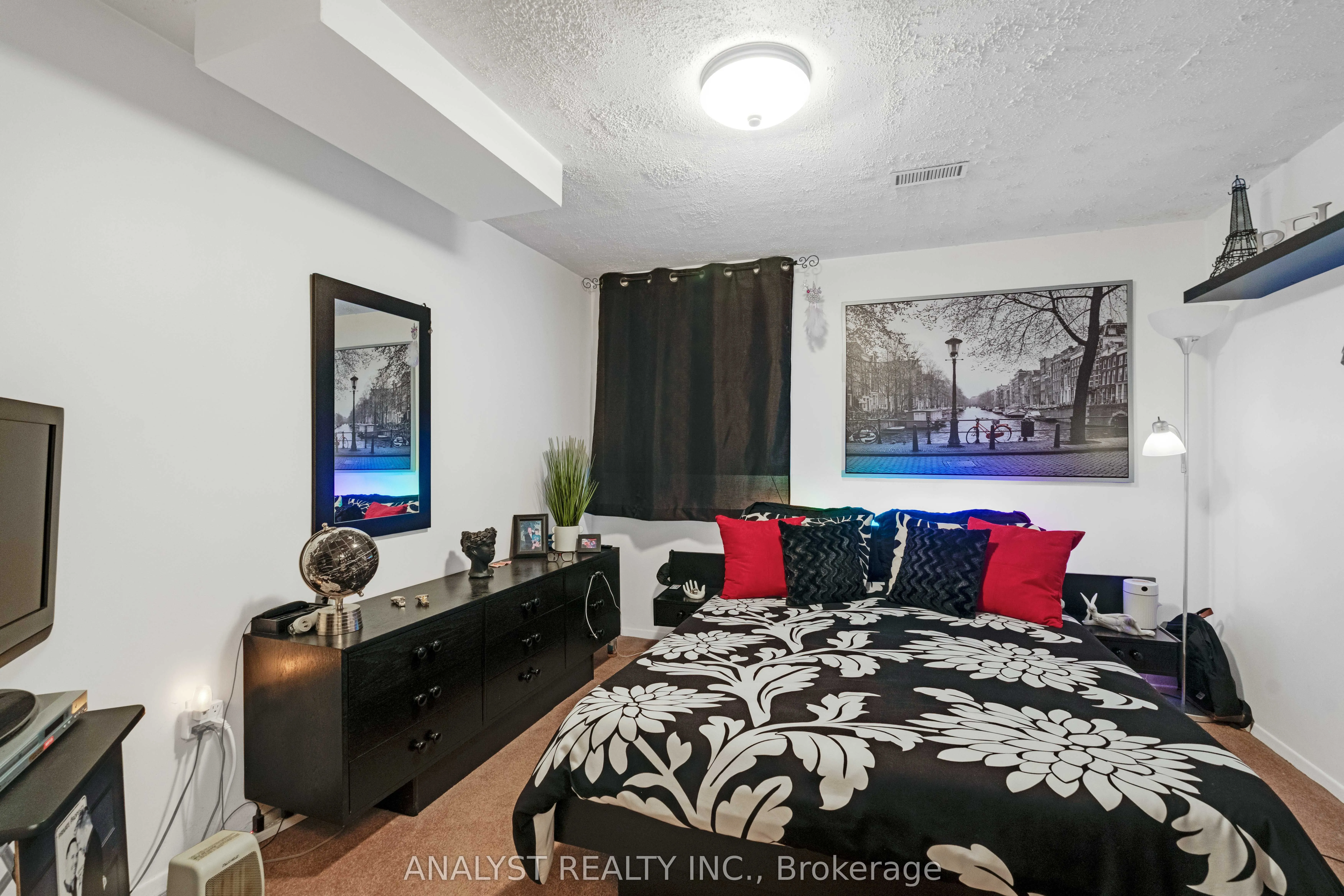 1090 longbow Drive