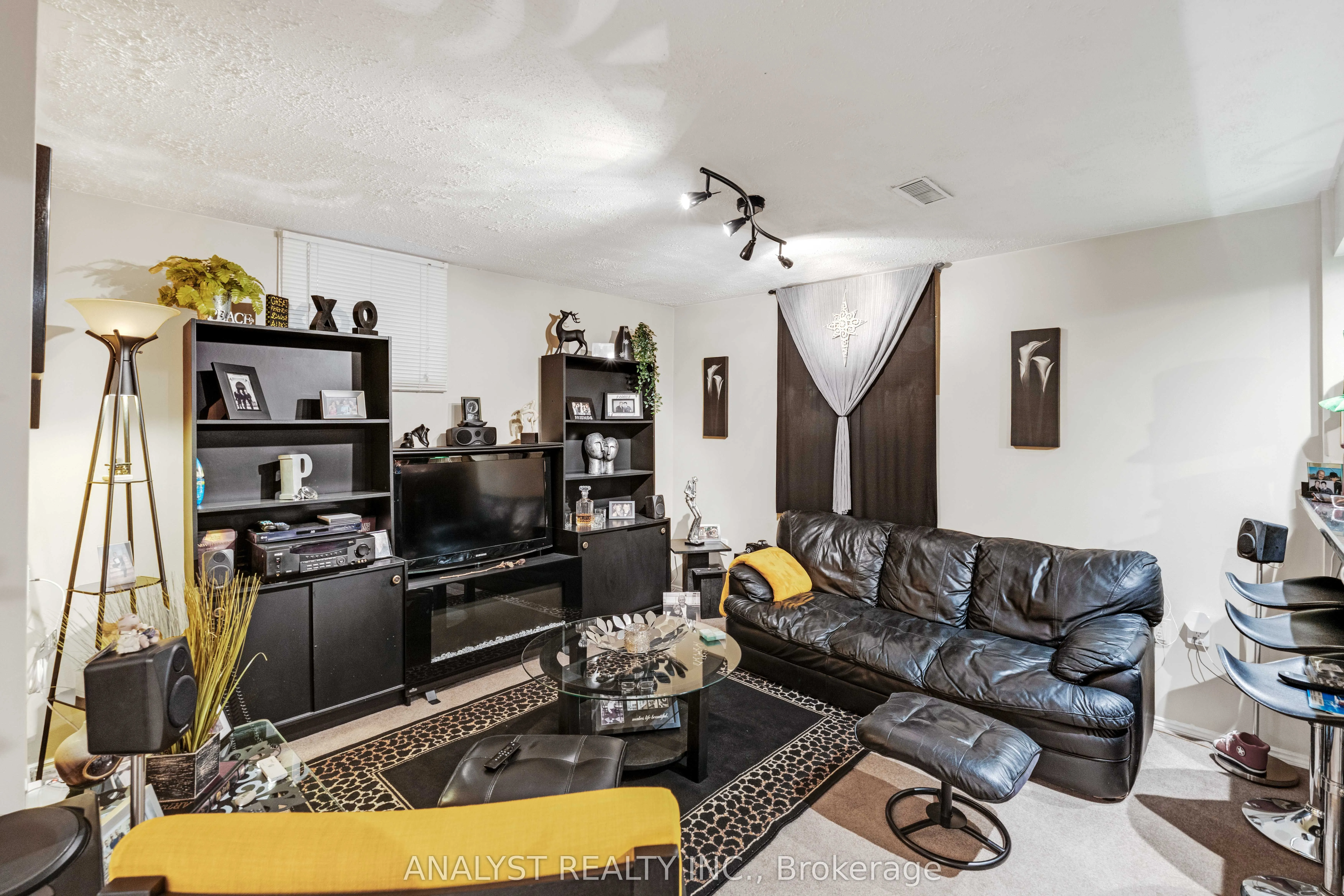 1090 longbow Drive