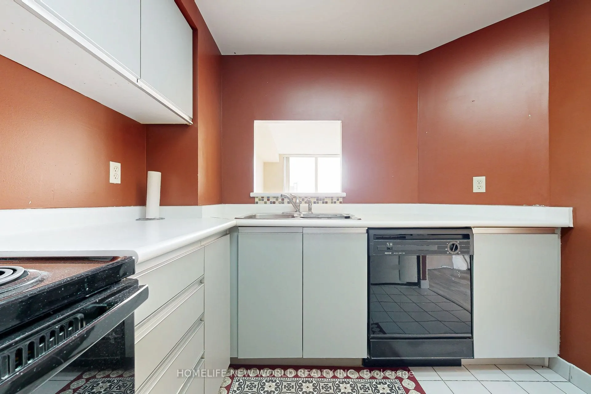 711 Rossland Road E, #706