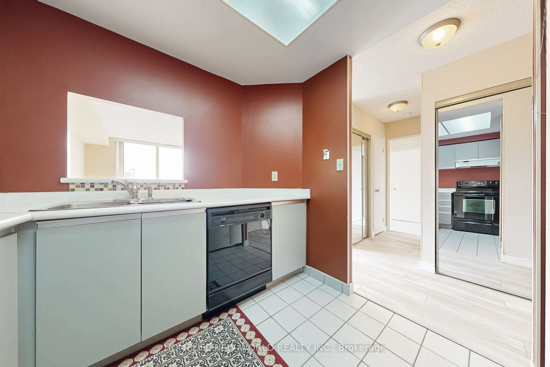711 Rossland Road E, #706