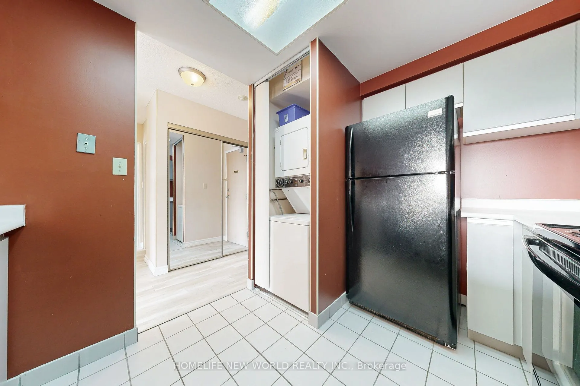 711 Rossland Road E, #706