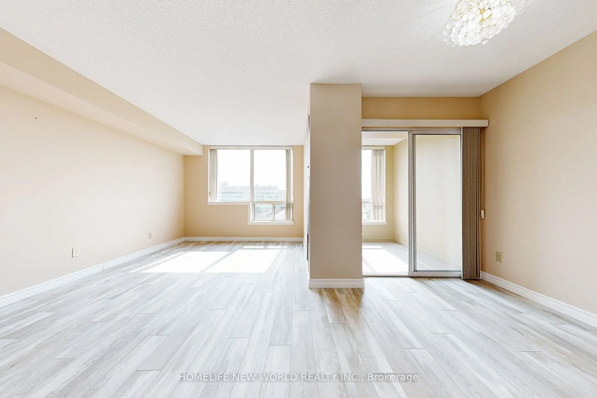 711 Rossland Road E, #706