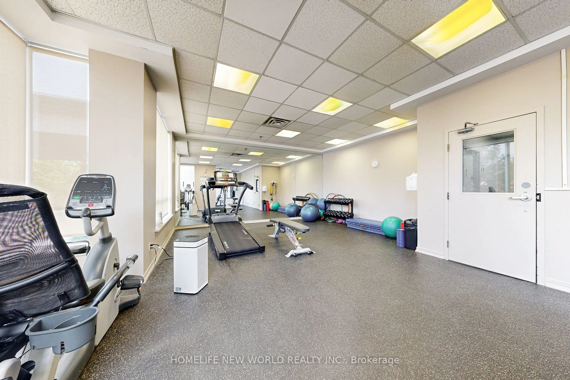 711 Rossland Road E, #706