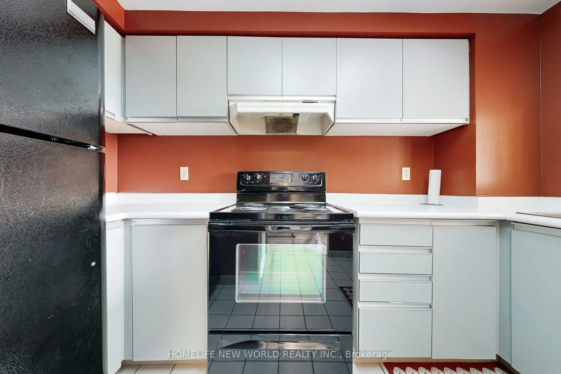 711 Rossland Road E, #706