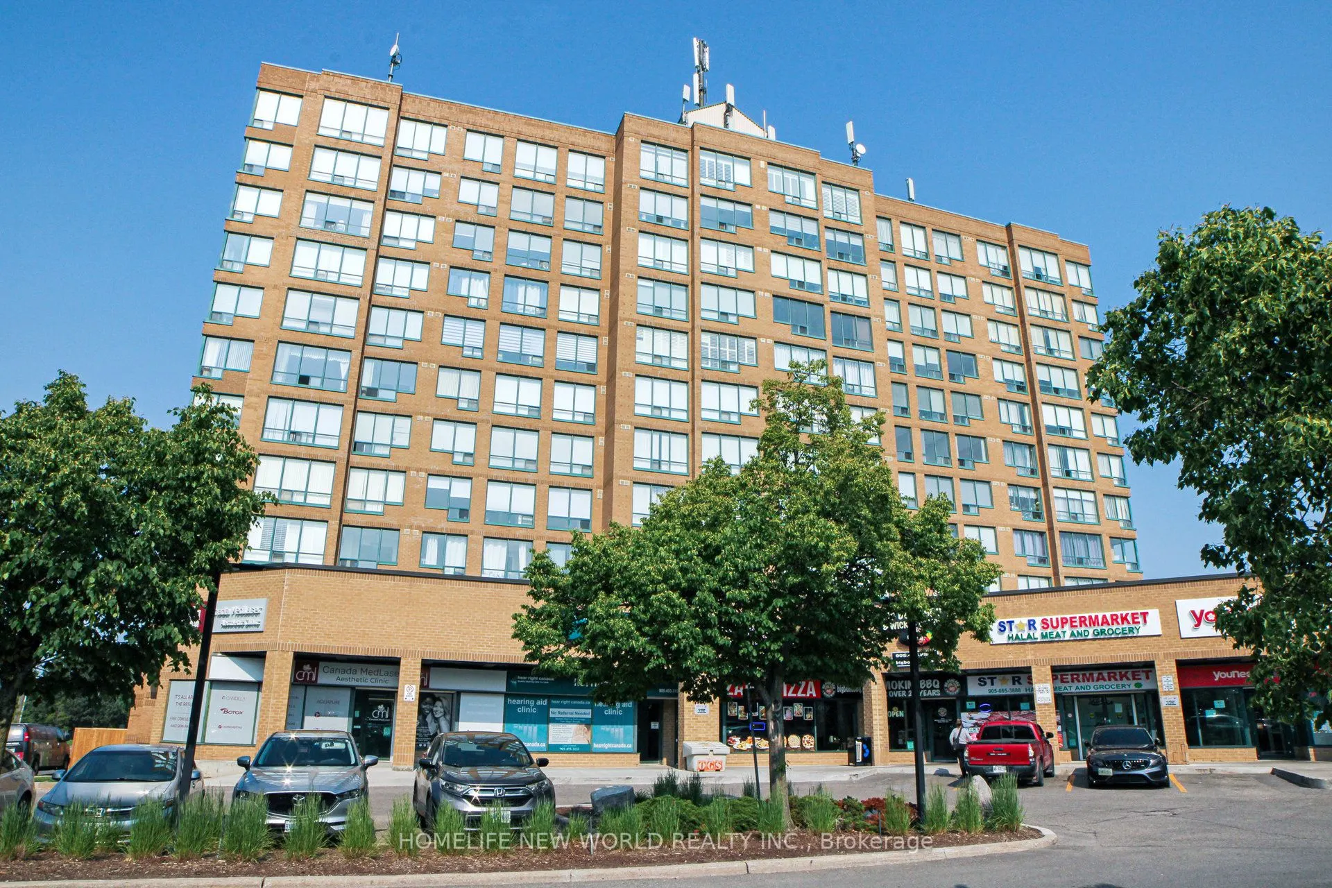 711 Rossland Road E, #706