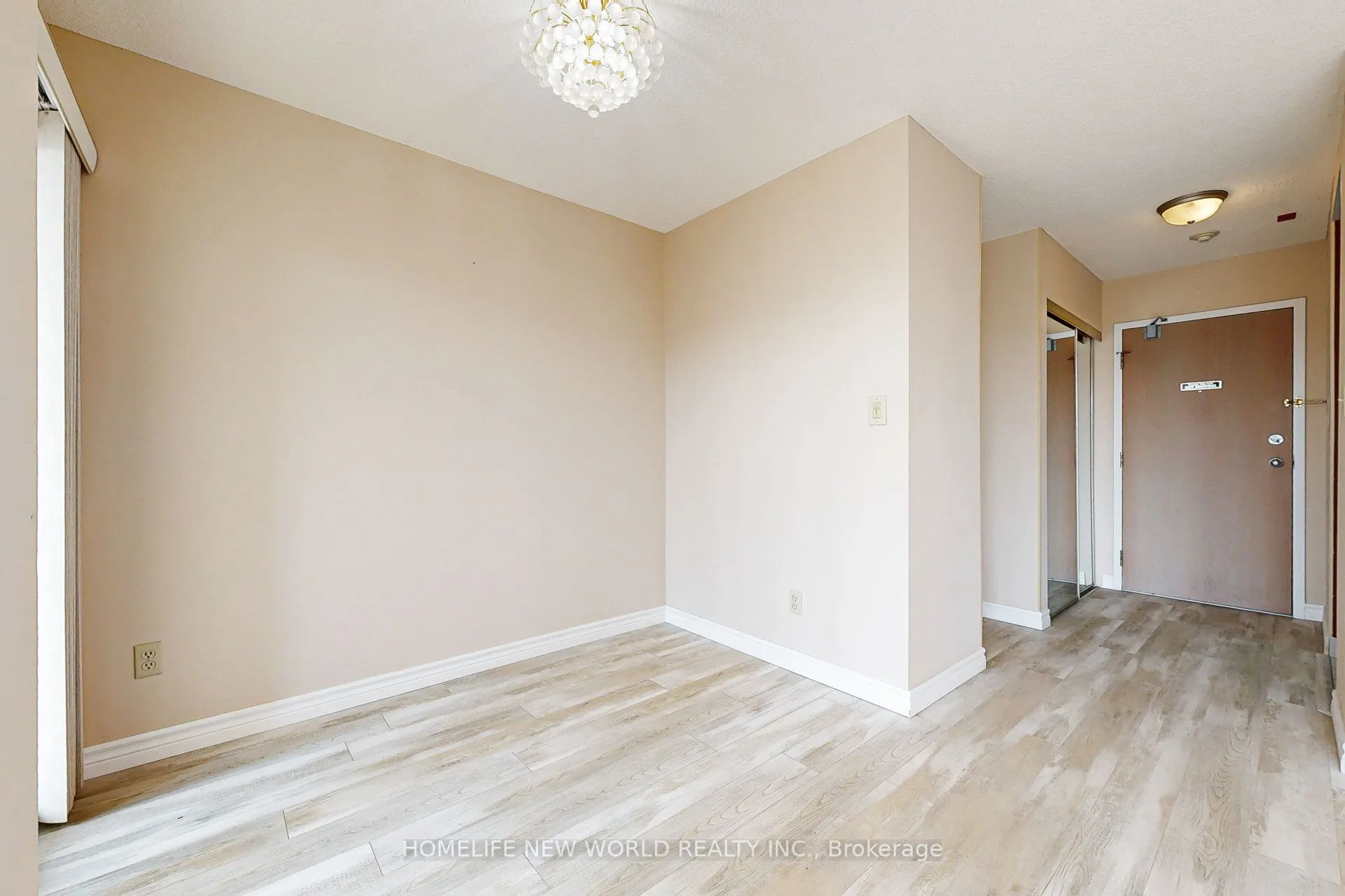 711 Rossland Road E, #706