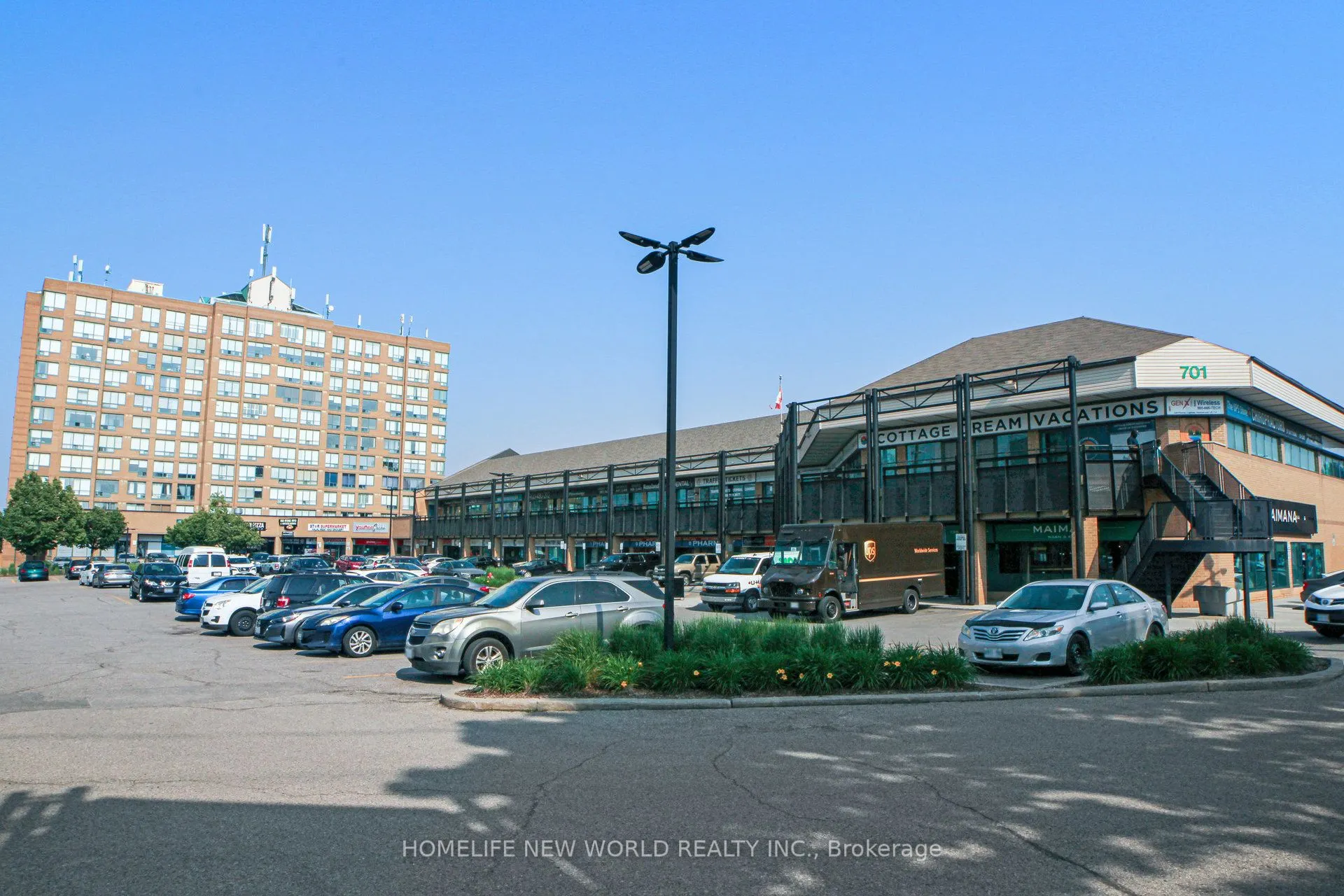 711 Rossland Road E, #706