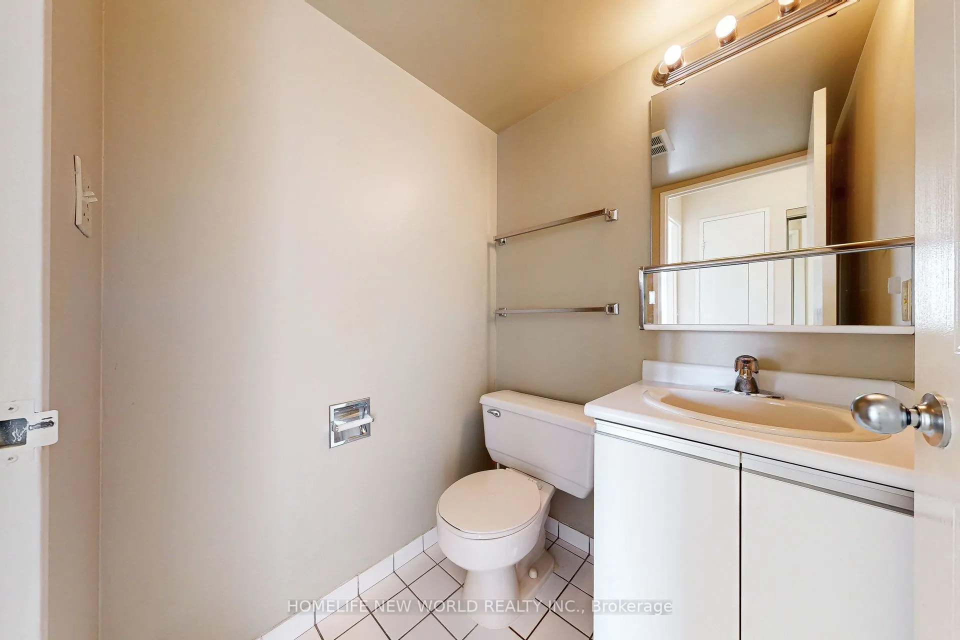 711 Rossland Road E, #706