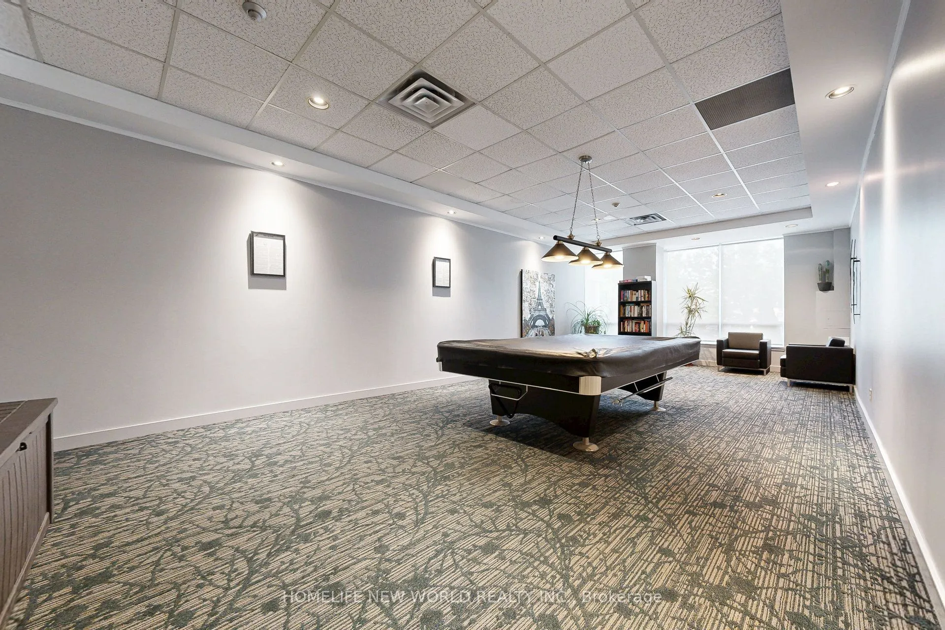 711 Rossland Road E, #706