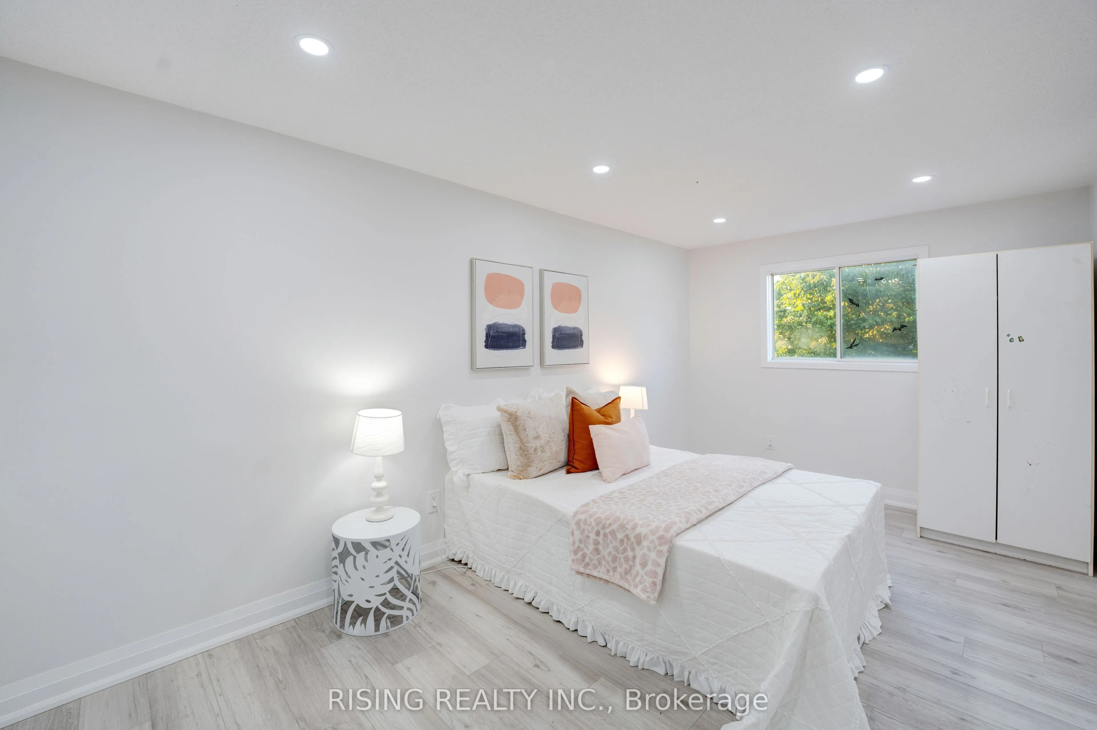 882 Renaissance Drive