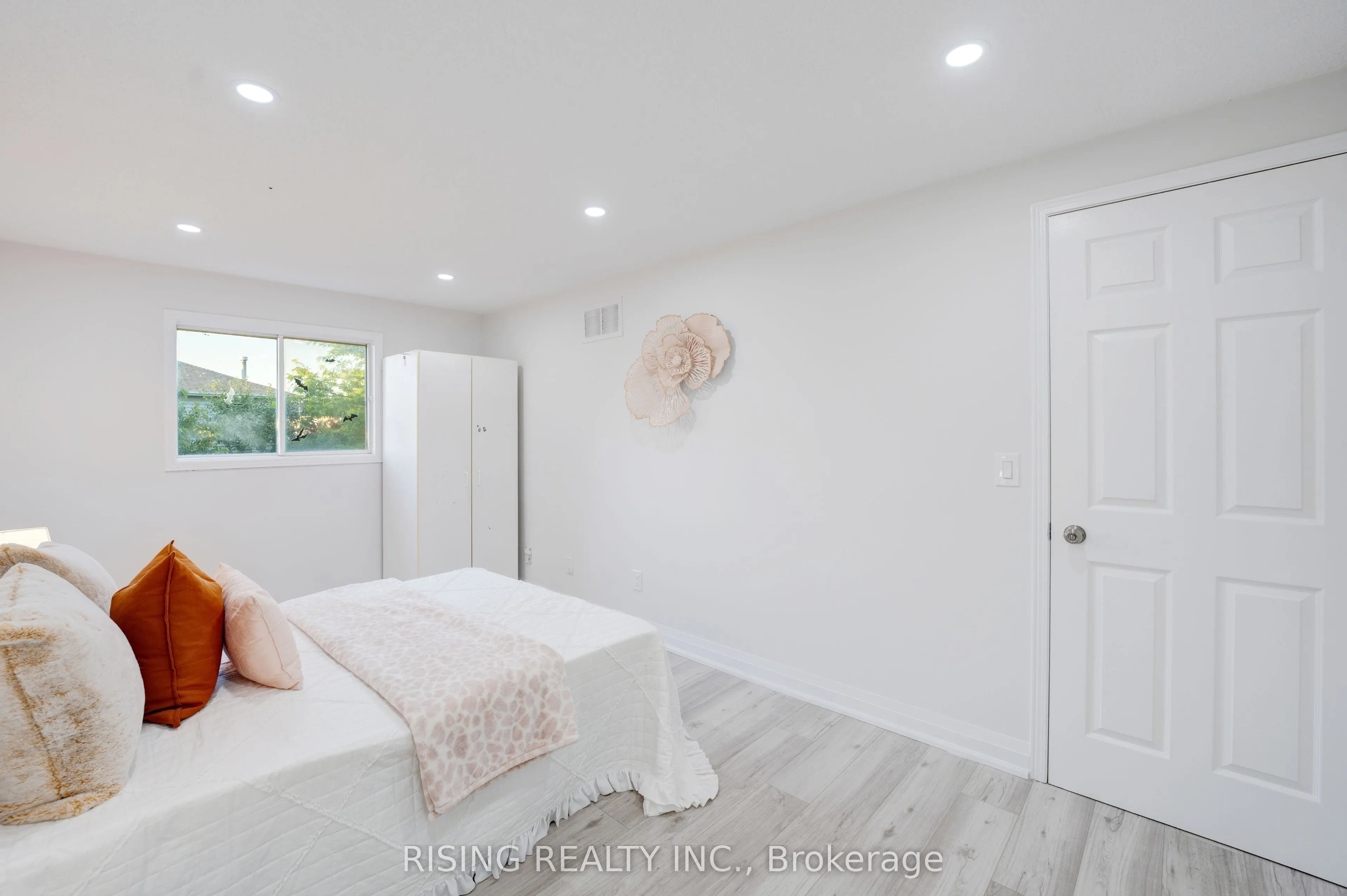 882 Renaissance Drive