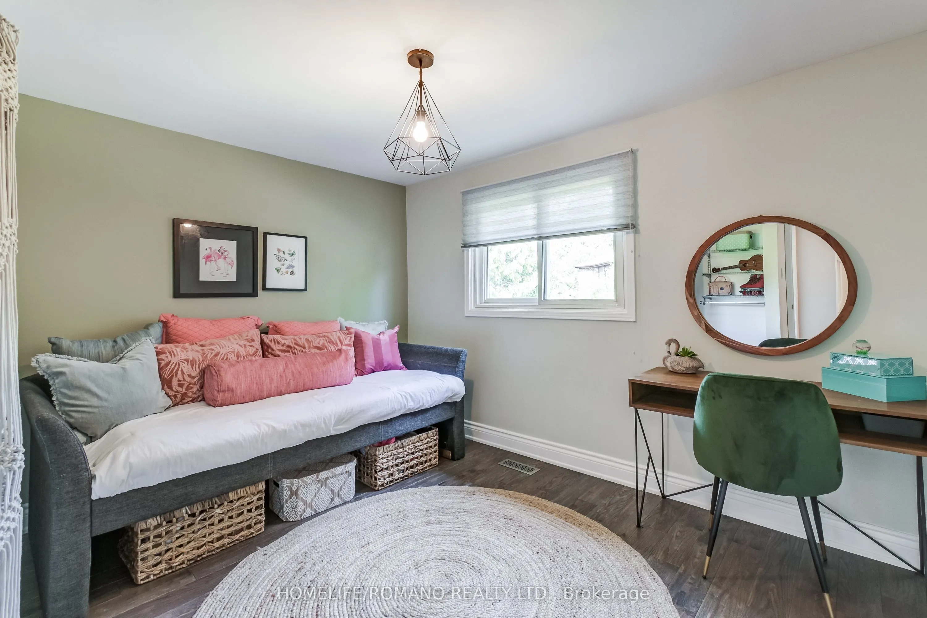 10 Glen Hill Drive