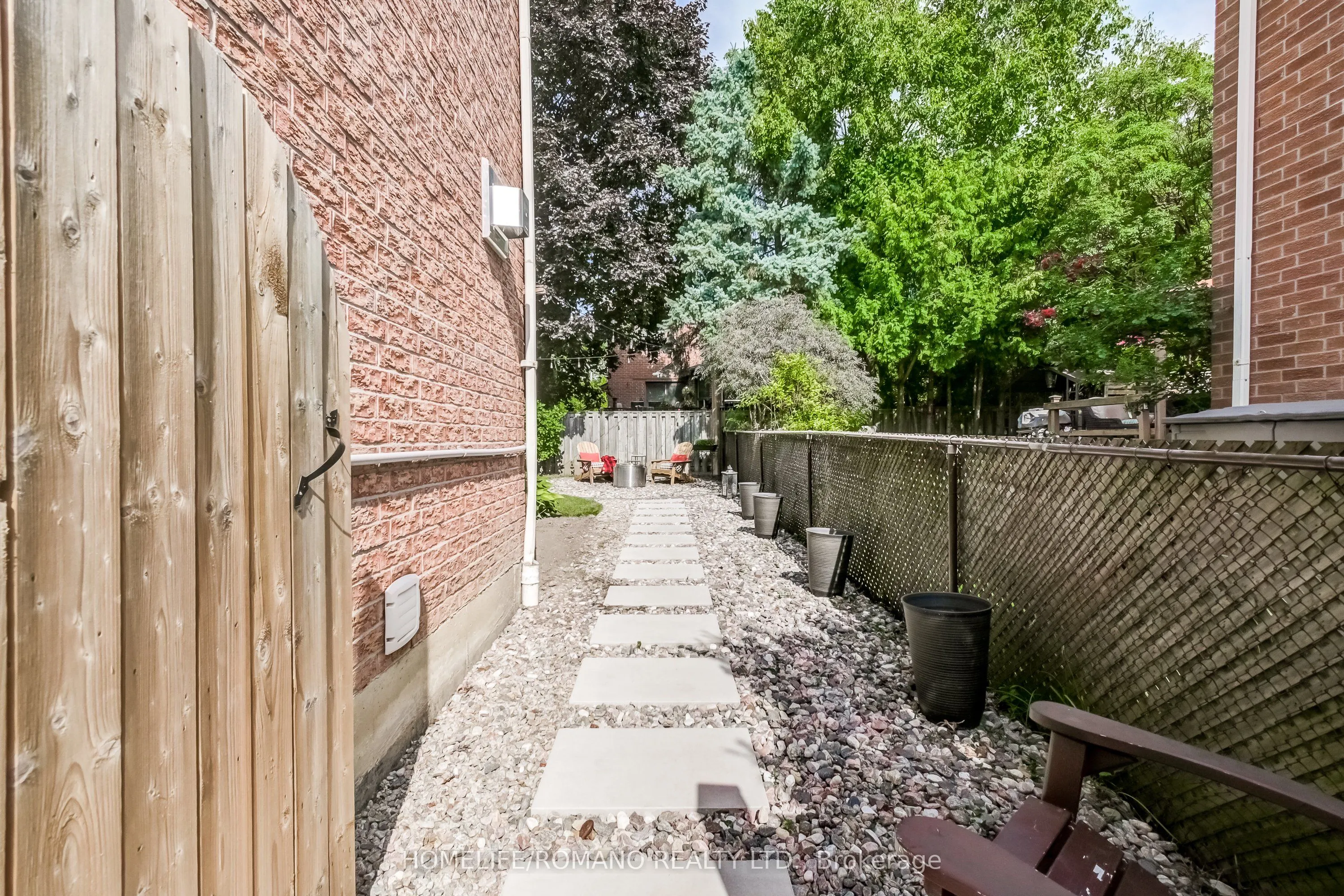 10 Glen Hill Drive