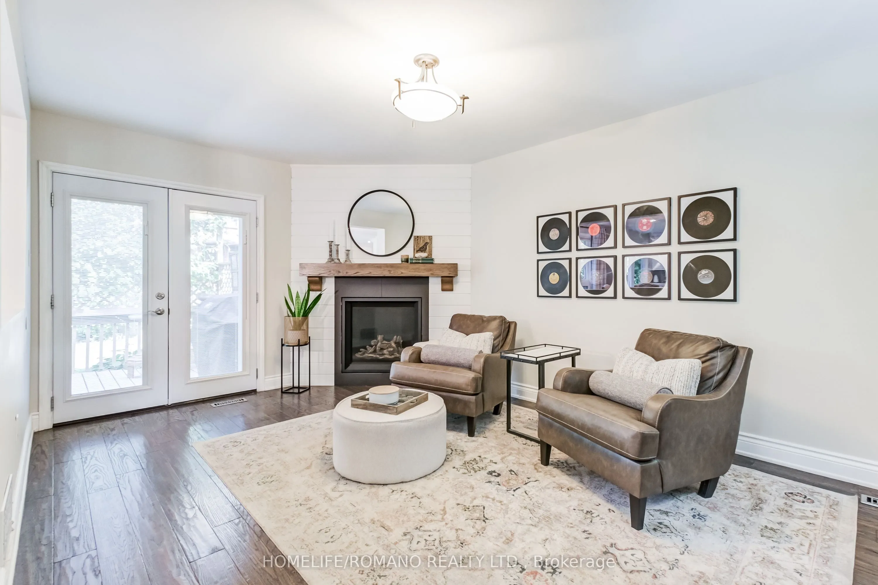 10 Glen Hill Drive