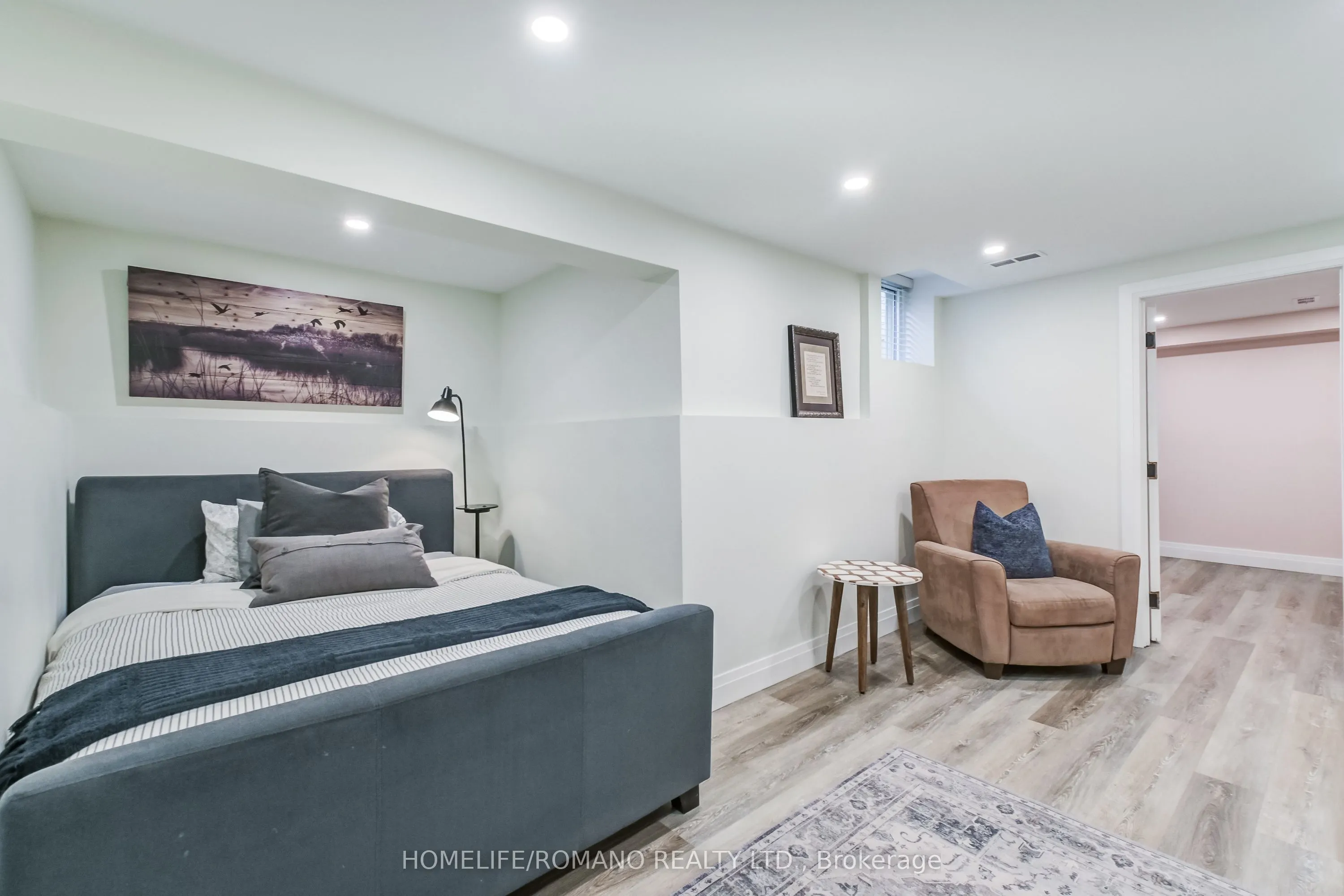 10 Glen Hill Drive
