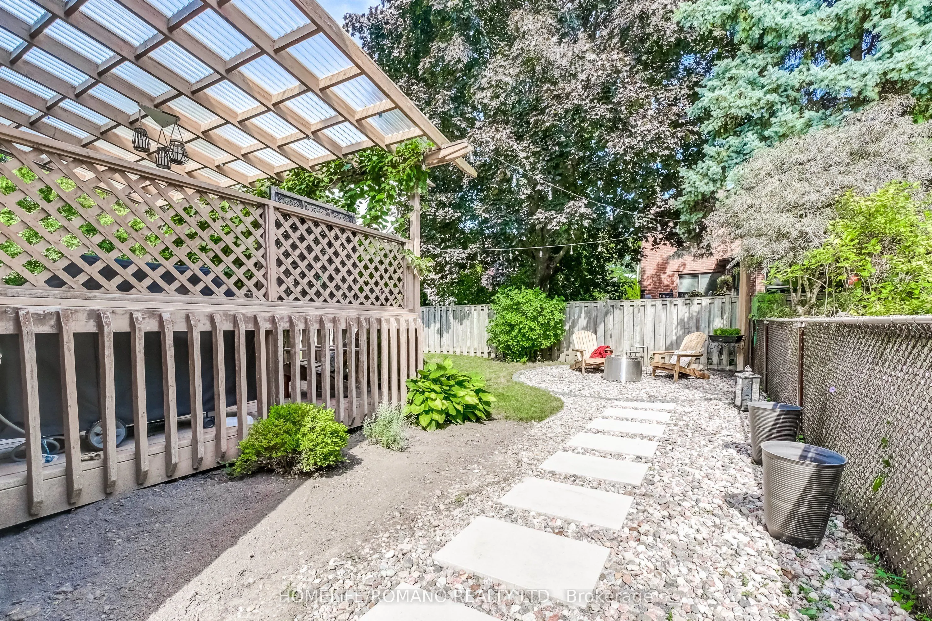 10 Glen Hill Drive