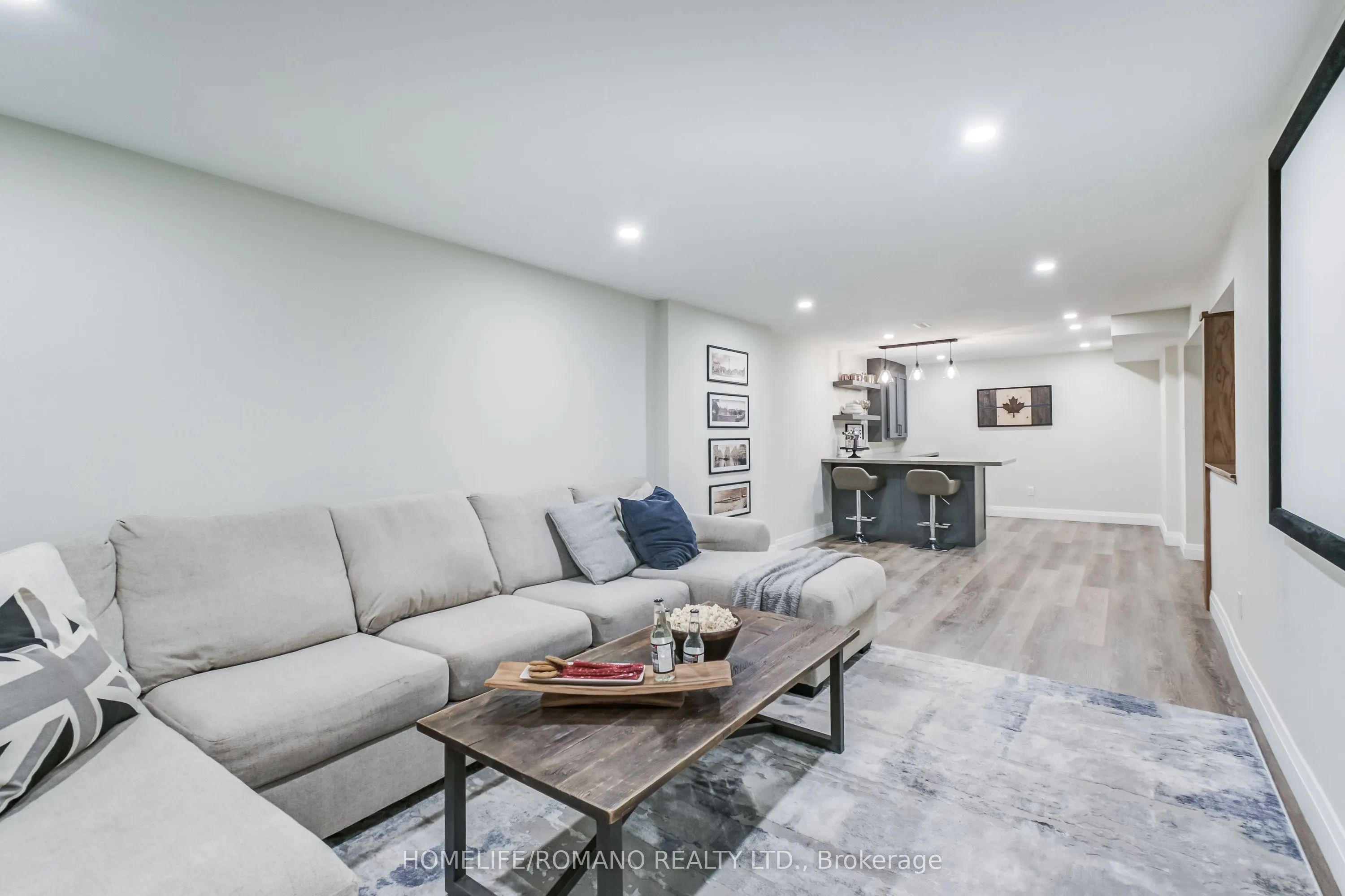 10 Glen Hill Drive