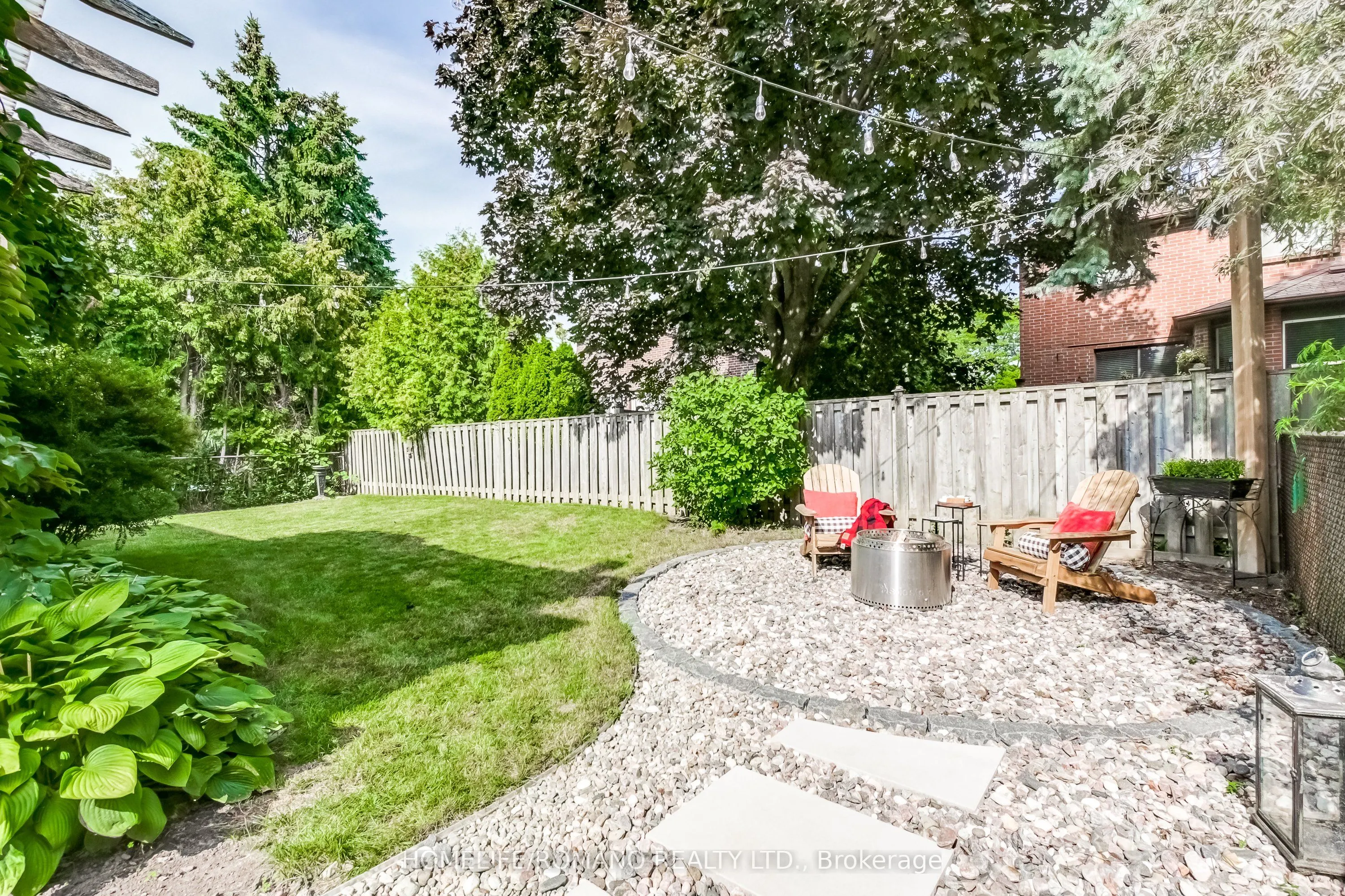 10 Glen Hill Drive