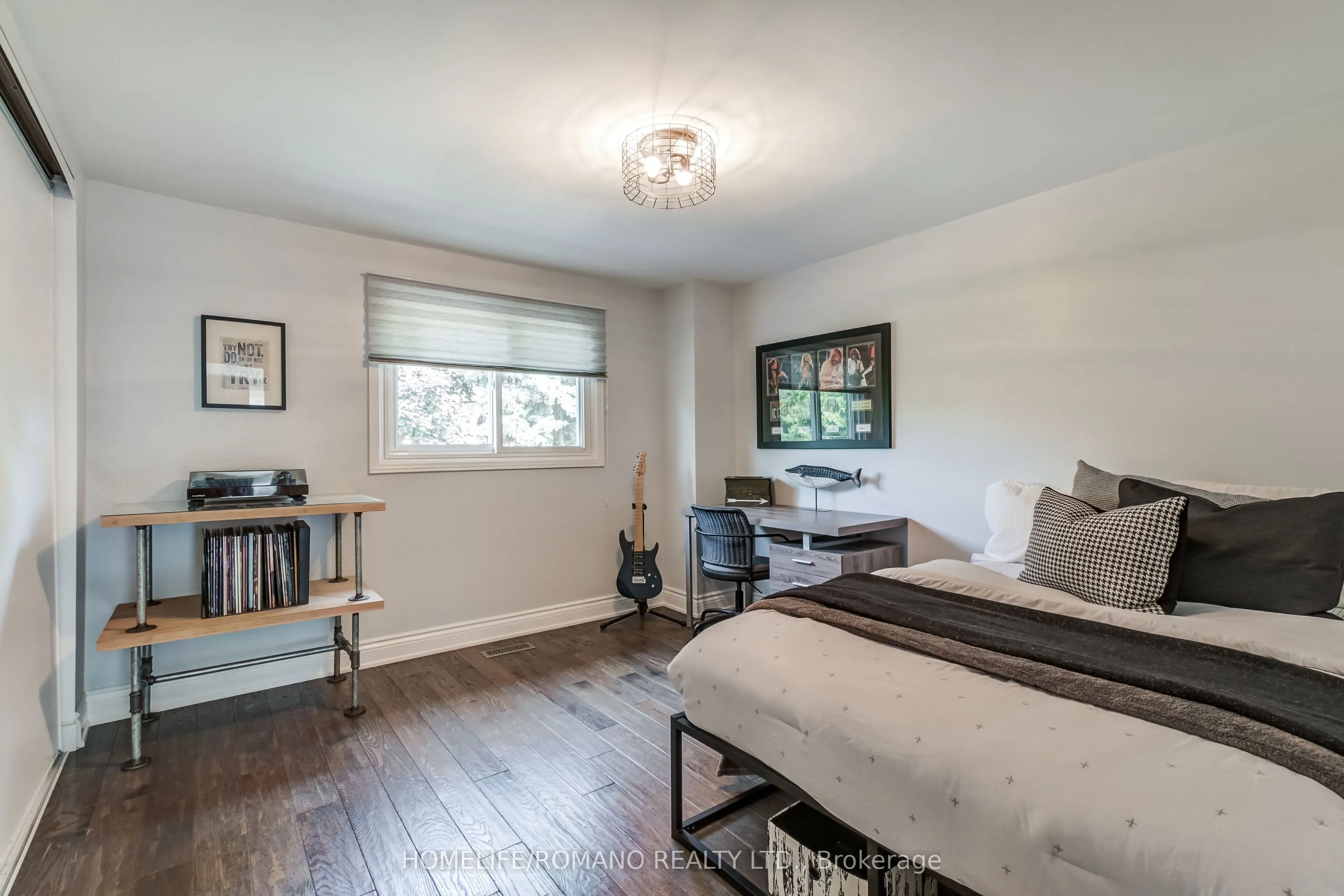 10 Glen Hill Drive