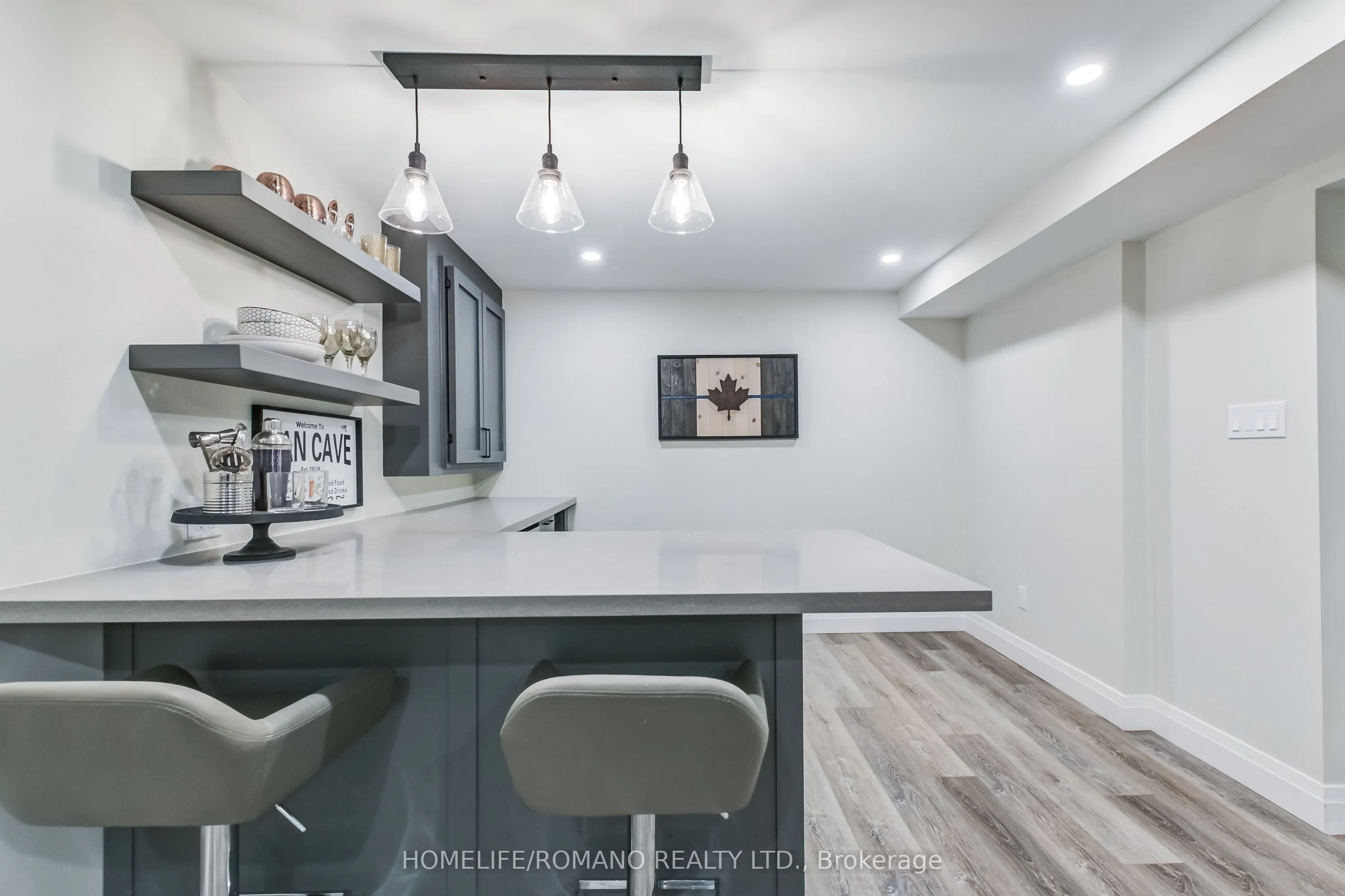 10 Glen Hill Drive